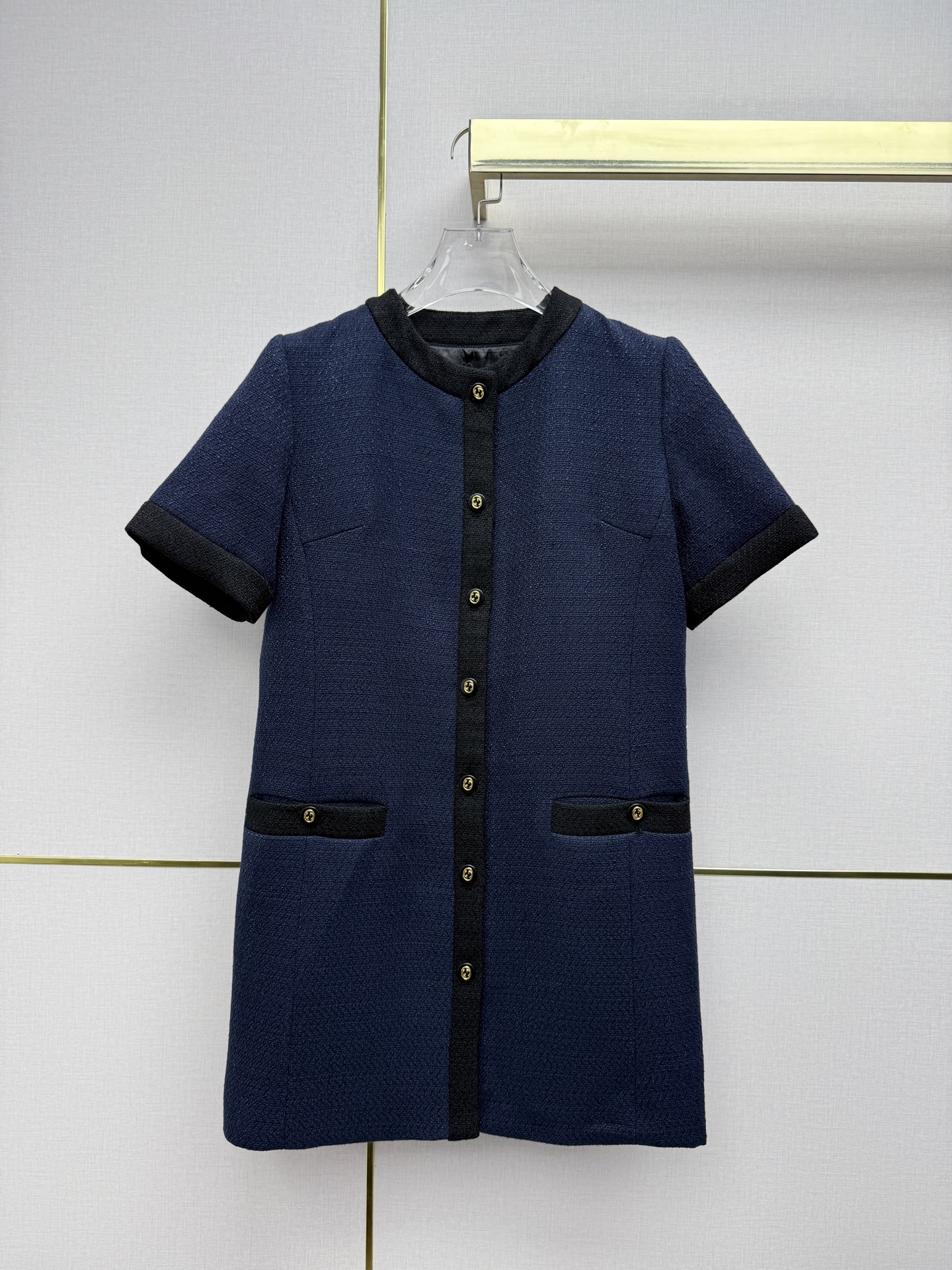 NO:723656,Gucc*/26SS new round neck dress with black edge design/single row of lettering button decoration/temperament style/single color three codes SMLB808, Gucci-clothing, gucci, gucci, skirts,19860909Gucc*/26SS新款圆领连衣裙黑色拼边设计/单排刻字扣子装饰/气质款/单色三码SMLB808,古驰-服装,gucci,gucci,skirts,,Women's clothing