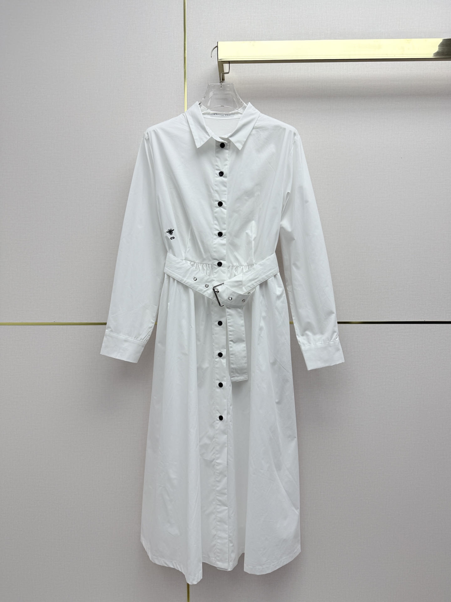 NO:723488,Dio*/26SS new long-sleeved shirt dress/single-breasted version/little bee embroidery decoration/matching belt/simple and elegant/monochrome three-code SMLB808, Dior-clothing, dior, dior, skirts, shirts,19860909Dio*/26SS新款长袖衬衫连衣裙/单排扣版型/小蜜蜂刺绣装饰/搭配腰带/简约大方/单色三码SMLB808,迪奥-服装,dior,dior,skirts,shirts,,Women's clothing