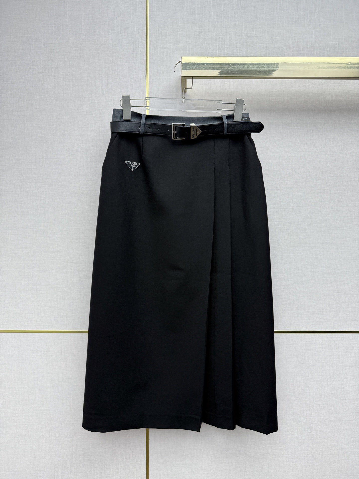 NO:723444,Prad*/26SS new skirt/side inverted pleat A hem pattern/classic triangle logo decoration/matching belt/versatile style/two colors and three codes SMLB808, Prada-clothing, prada, prada, skirts,19860909Prad*/26SS新款半身裙/侧倒褶A摆版型/经典三角标装饰/搭配腰带/百搭款/两色三码SMLB808,普拉达-服装,prada,prada,skirts,,Women's clothing
