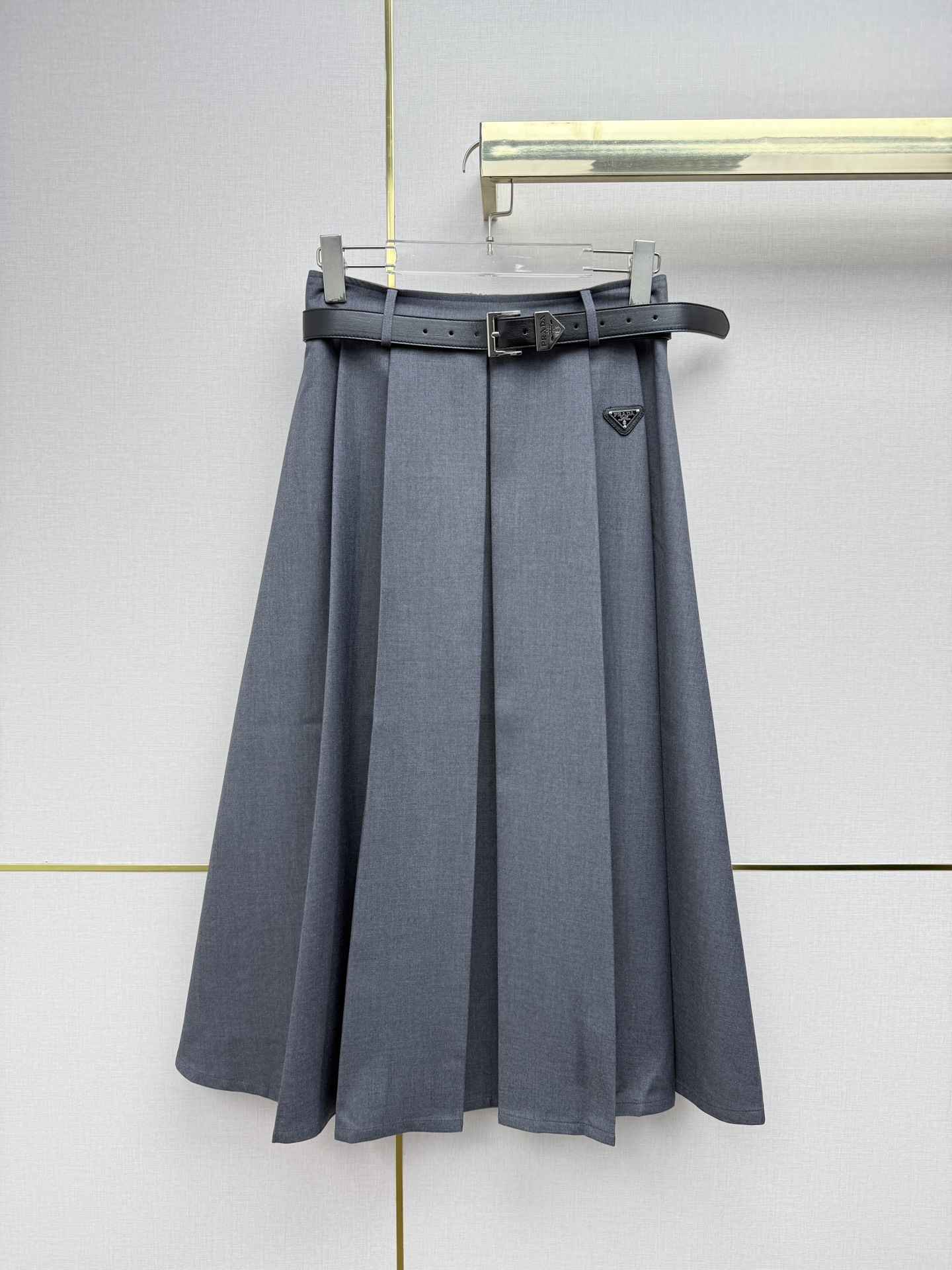NO:723455,Prad*/26SS new skirt/inner I-pleat A hem pattern/classic triangle logo decoration/matching belt/universal style/two colors and three codes SMLB808, Prada-clothing, prada, prada, skirts,19860909Prad*/26SS新款半身裙/内工字褶A摆版型/经典三角标装饰/搭配腰带/百搭款/两色三码SMLB808,普拉达-服装,prada,prada,skirts,,Women's clothing