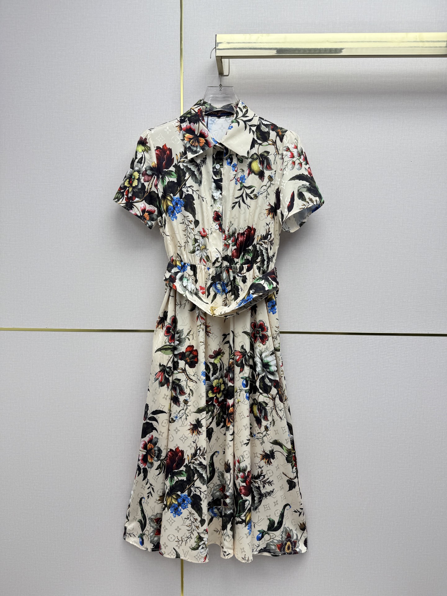 NO:783601,Louis Vuitto*/26SS new lapel dress/old pattern printed fabric decoration/matching belt/fashionable and generous/two colors and three codes SML, Louis Vuitton-clothing, louis vuitton, louis vuitton, loro piana, skirts,19860909Louis Vuitto*/26SS新款翻领连衣裙/老花底印花面料装饰/搭配腰带/时尚大方/两色三码SML,路易威登-服装,louis vuitton,louis vuitton,loro piana,skirts,,Women's clothing