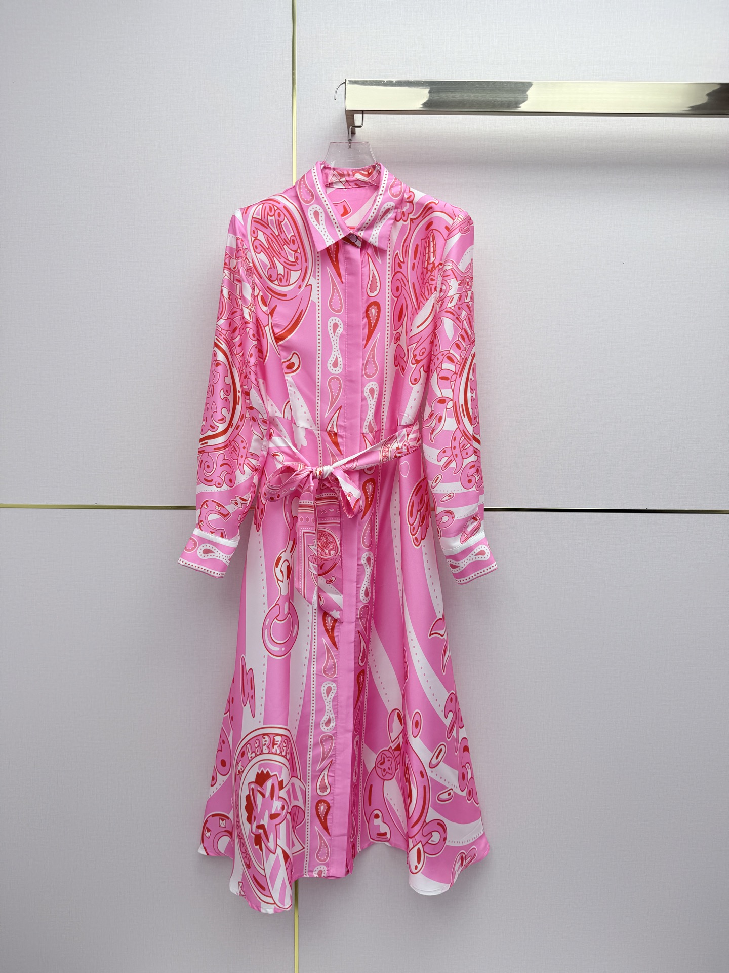 NO:825592,Herme*/26SS Spring and Summer New Silk Long Dress/Pattern Print Decoration/With Belt/High Quality/Single Color Four Sizes SMLXLB808,Hermes-clothing,hermes,hermes,skirts,real silk,19860909Herme*/26SS春夏新款真丝长款连衣裙/图案印花装饰/搭配腰带/高品质/单色四码SMLXLB808,爱马仕-服装,hermes,hermes,skirts,real silk,,Women's clothing