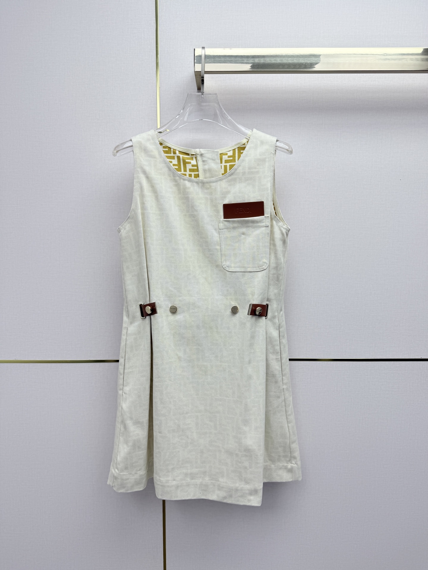 NO:825487,Fend*/26SS new denim sleeveless dress/letter leather buckle decoration/blue wash/fine workmanship/two colors and three codes SMLB808, Fendi-clothing, fendi, fendi, skirts,19860909Fend*/26SS新款牛仔无袖连衣裙/字母皮扣装饰/蓝色洗水/做工精细/两色三码SMLB808,芬迪-服装,fendi,fendi,skirts,,Women's clothing
