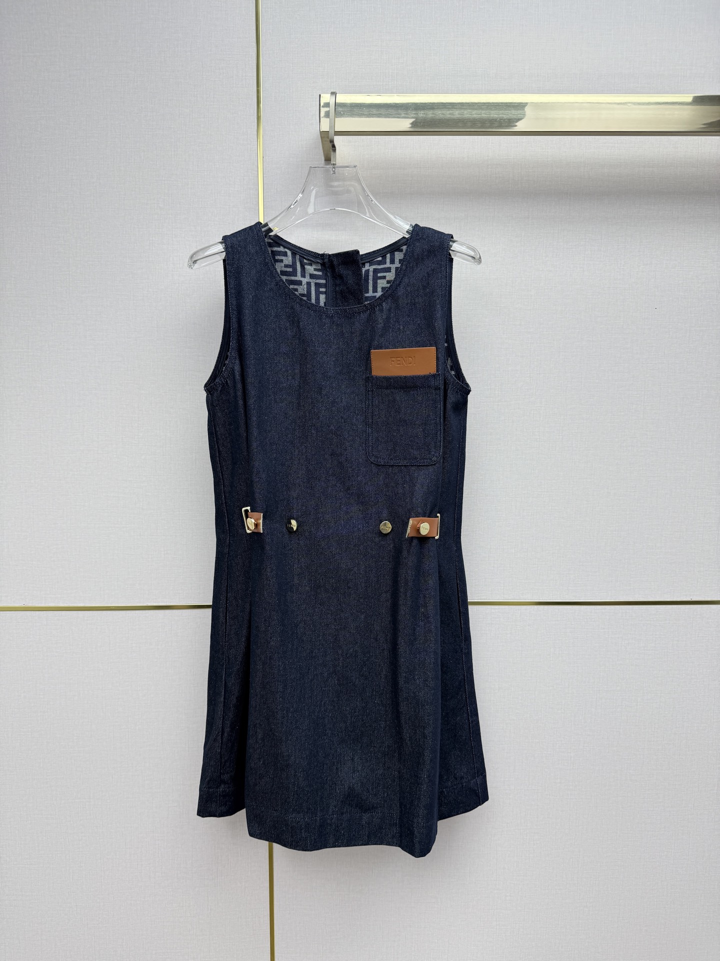 NO:825505,Fend*/26SS new denim sleeveless dress/letter leather buckle decoration/blue wash/fine workmanship/two colors and three codes SMLB808, Fendi-clothing, fendi, fendi, skirts,19860909Fend*/26SS新款牛仔无袖连衣裙/字母皮扣装饰/蓝色洗水/做工精细/两色三码SMLB808,芬迪-服装,fendi,fendi,skirts,,Women's clothing