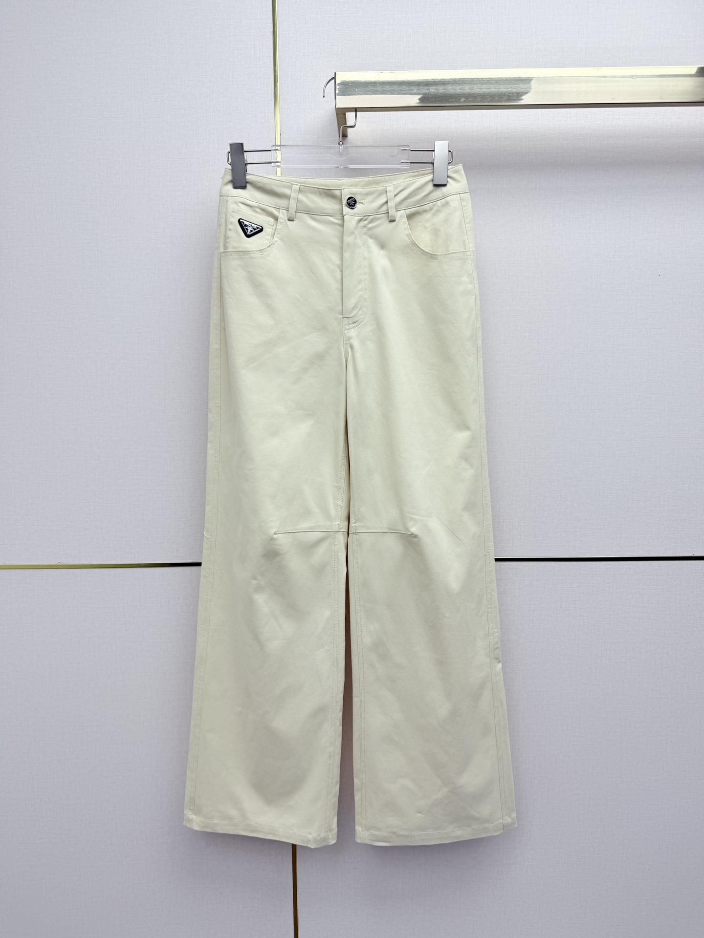 NO:825504,Prada/26SS new wide-leg pants/top-stitch design/classic triangle logo decoration/good upper body effect/two colors and three codes SMLB808, Prada-clothing, prada, prada,19860909Prada/26SS新款阔腿裤/走明线设计/经典三角标装饰/上身效果好/两色三码SMLB808,普拉达-服装,prada,prada,,Women's clothing