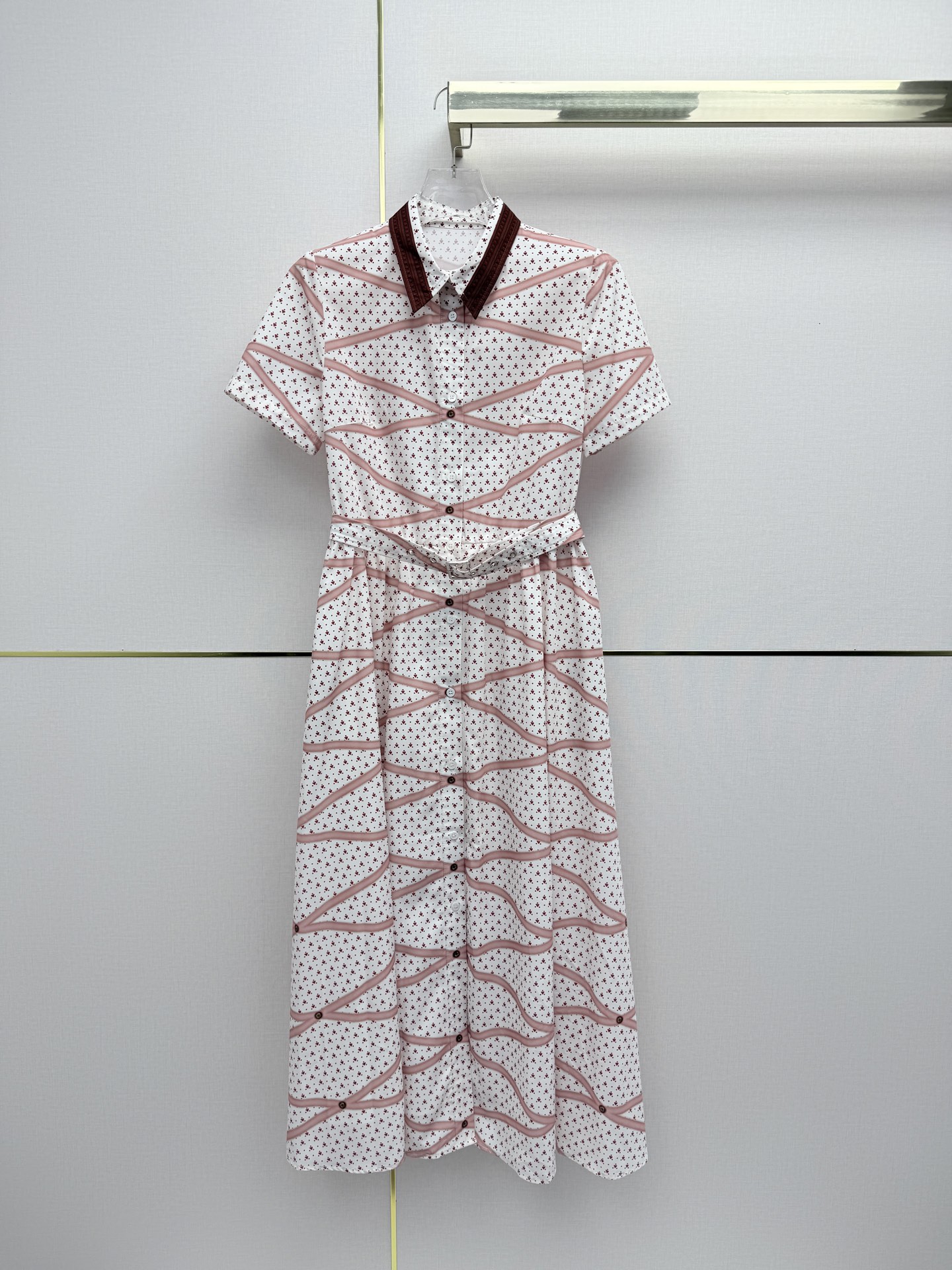 NO:825429,Louis Vuitto*/26SS new lapel dress/graphic print decoration/matching belt/fashionable and elegant/monochrome three-code SMLB808, Louis Vuitton-clothing, louis vuitton, louis vuitton, skirts,19860909Louis Vuitto*/26SS新款翻领连衣裙/图案印花装饰/搭配腰带/时尚大方/单色三码SMLB808,路易威登-服装,louis vuitton,louis vuitton,skirts,,Women's clothing