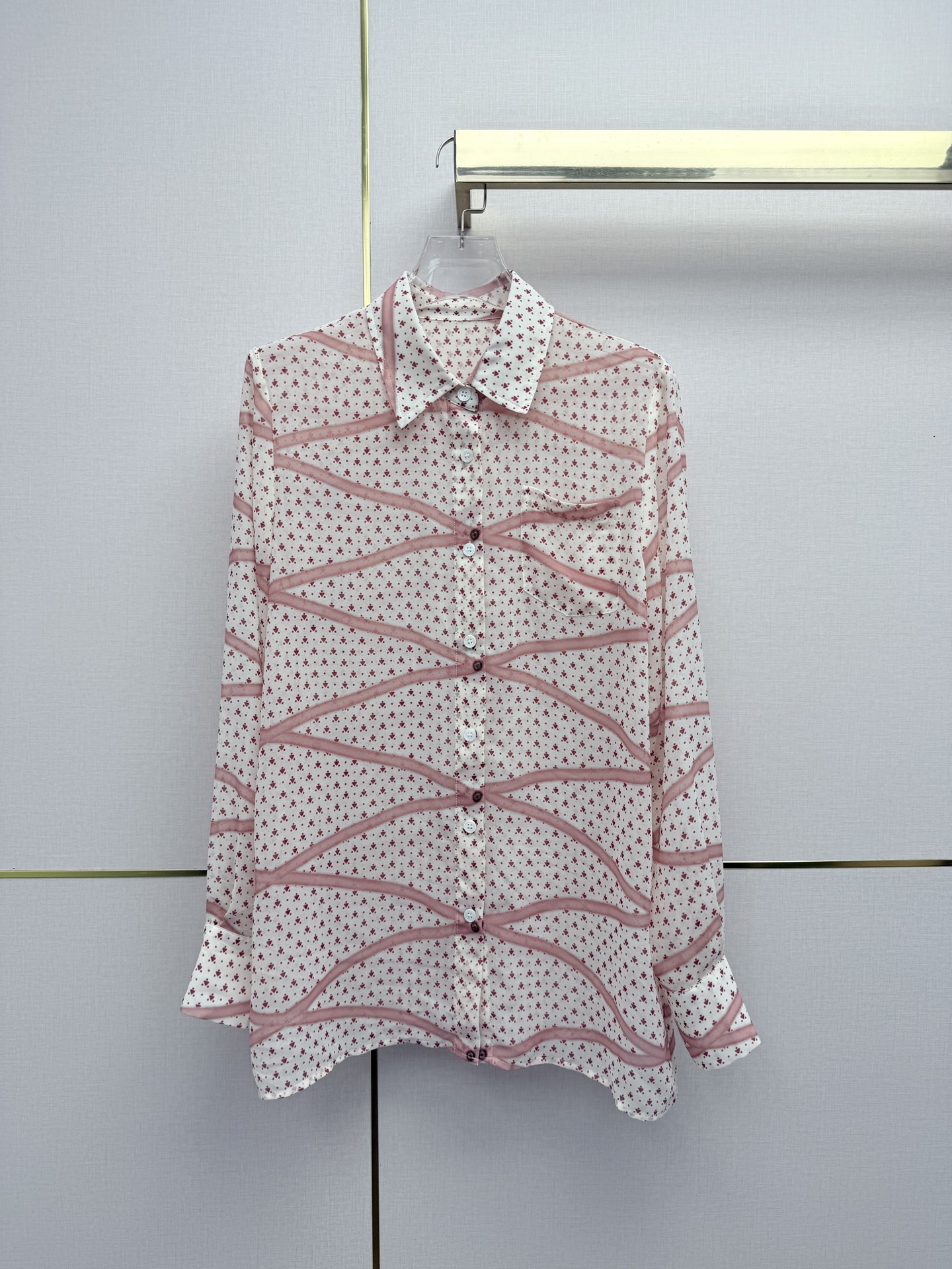 NO:825463,Louis Vuitto*/26SS new long-sleeved shirt/ Fully printed pattern, gentle and neutral color tone, noble but not exaggerated/ Light and slightly permeable fabric, breathable but not stuffy, refreshing to wear in spring and summer,/High quality/Single color three codes SMLB808, Louis Vuitton-clothing, louis vuitton, louis vuitton, shirts,19860909Louis Vuitto*/26SS新款长袖衬衫/ 图案满印,颜色底调温柔中和,显贵不浮夸/ 轻薄微透面料,透气不闷,春夏穿也清爽,/高品质/单色三码SMLB808,路易威登-服装,louis vuitton,louis vuitton,shirts,,Women's clothing
