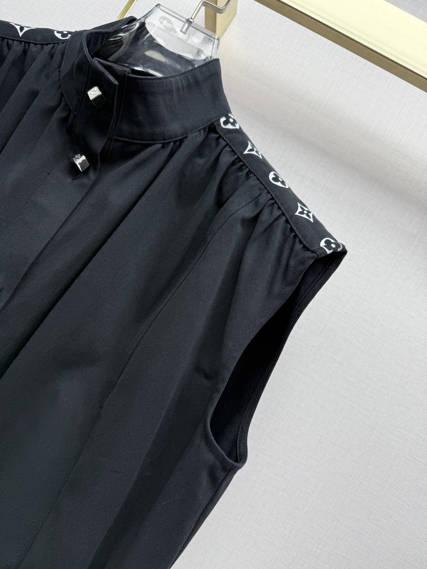 louis vuitton monogram flower sleeveless jacket