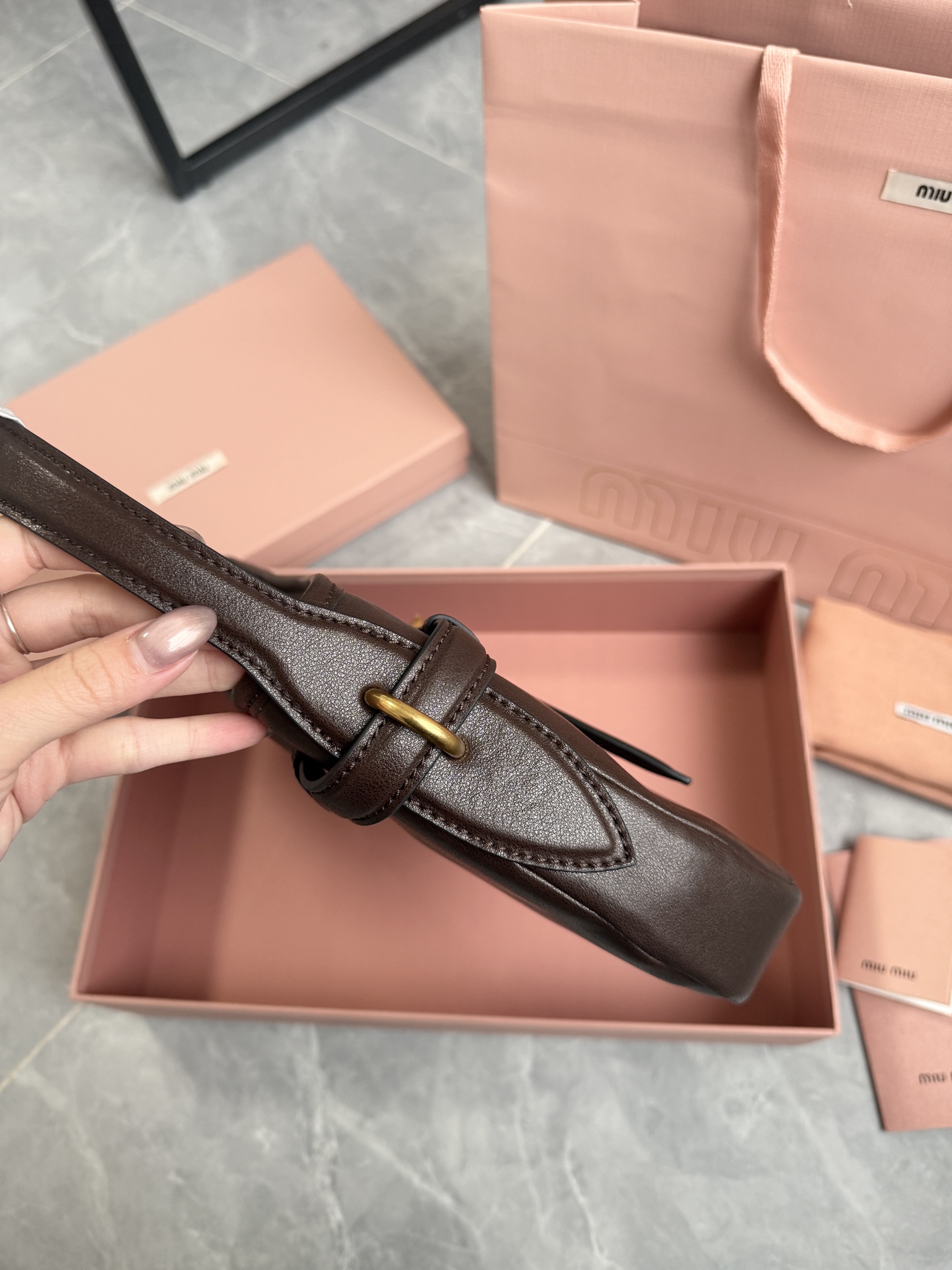 Miu Miu 升级版miu nappa腋下包·楠木