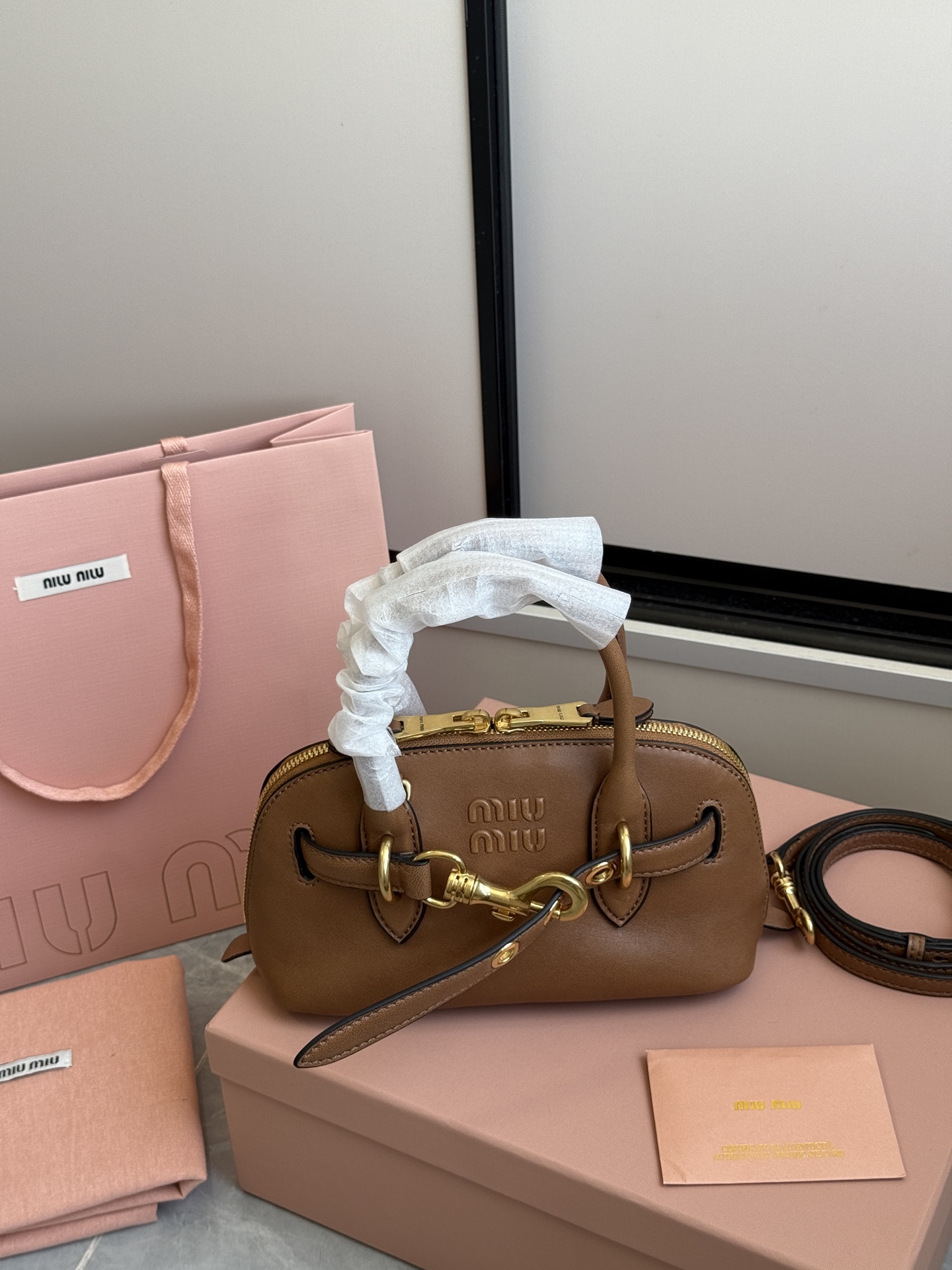Miu Miu Miu贝壳包迷你·干邑色