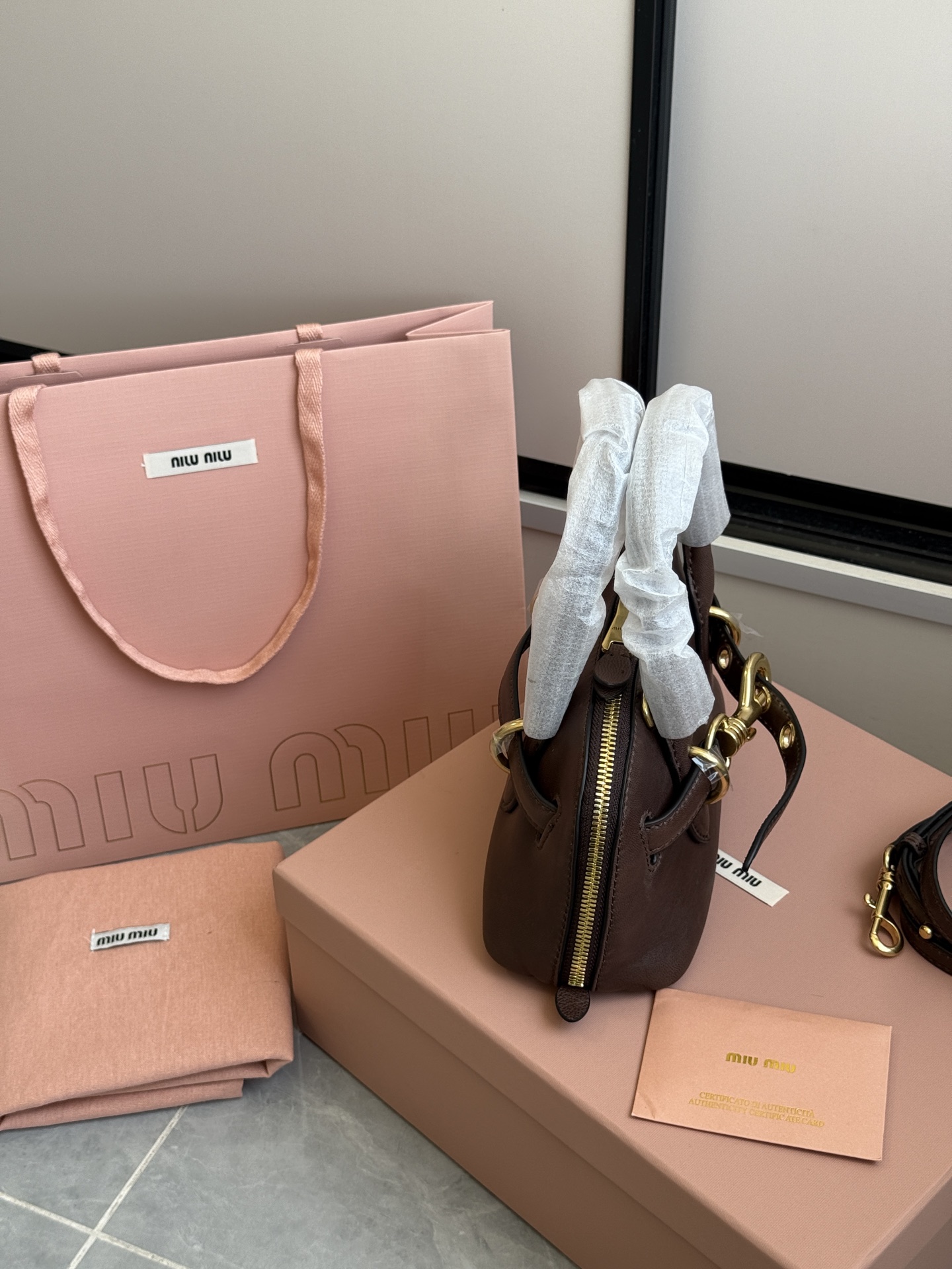 Miu Miu Miu贝壳包迷你.石楠木色