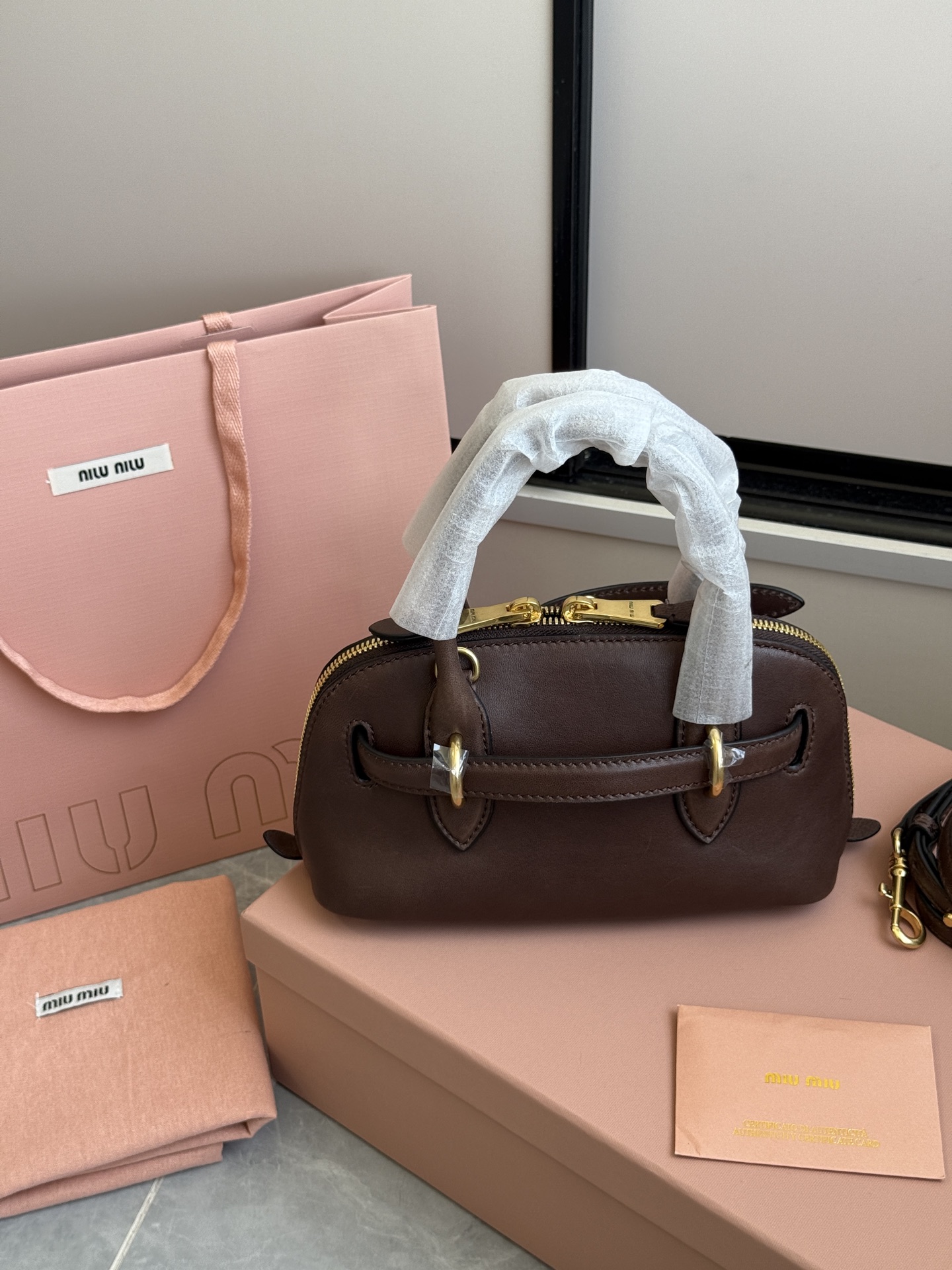 Miu Miu Miu贝壳包迷你.石楠木色