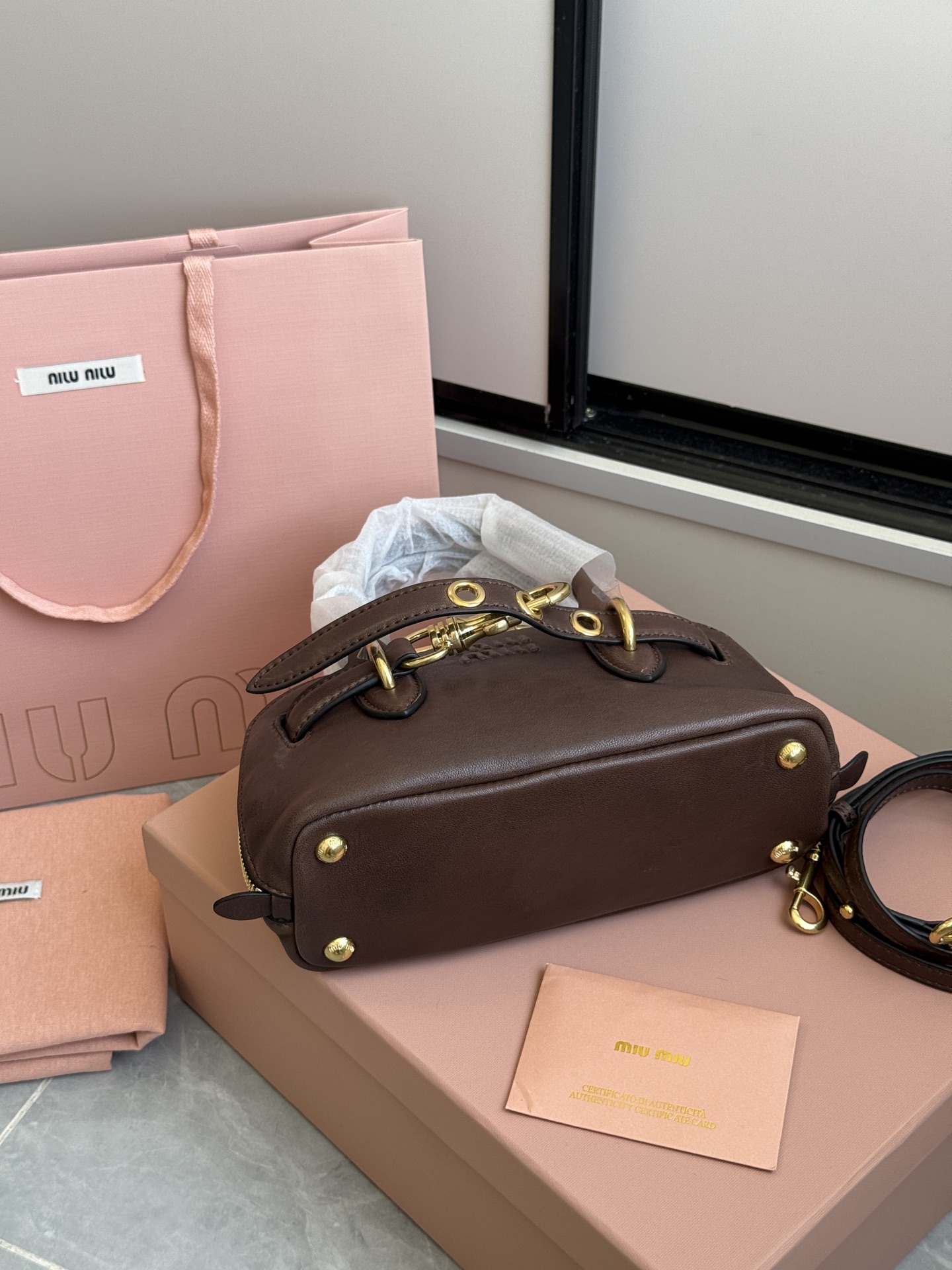 Miu Miu Miu贝壳包迷你.石楠木色