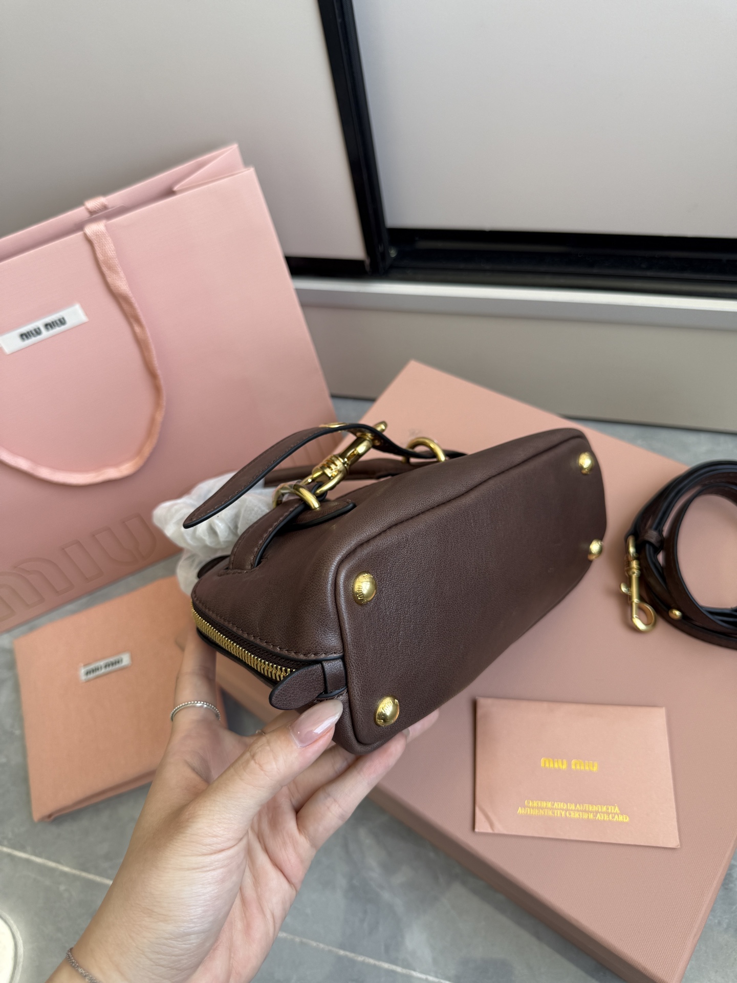 Miu Miu Miu贝壳包迷你.石楠木色