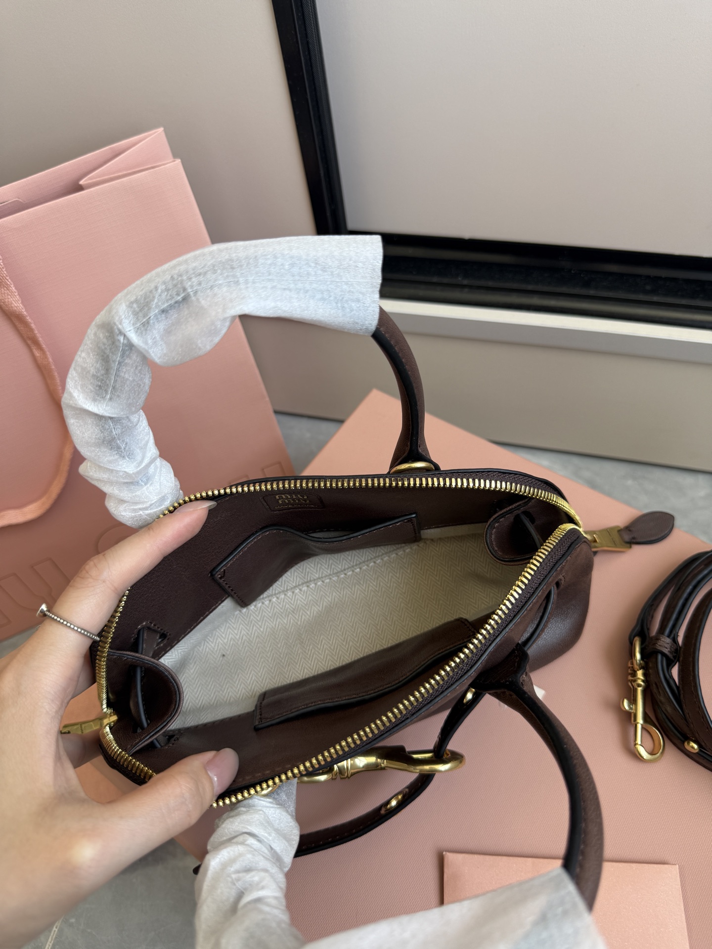 Miu Miu Miu贝壳包迷你.石楠木色