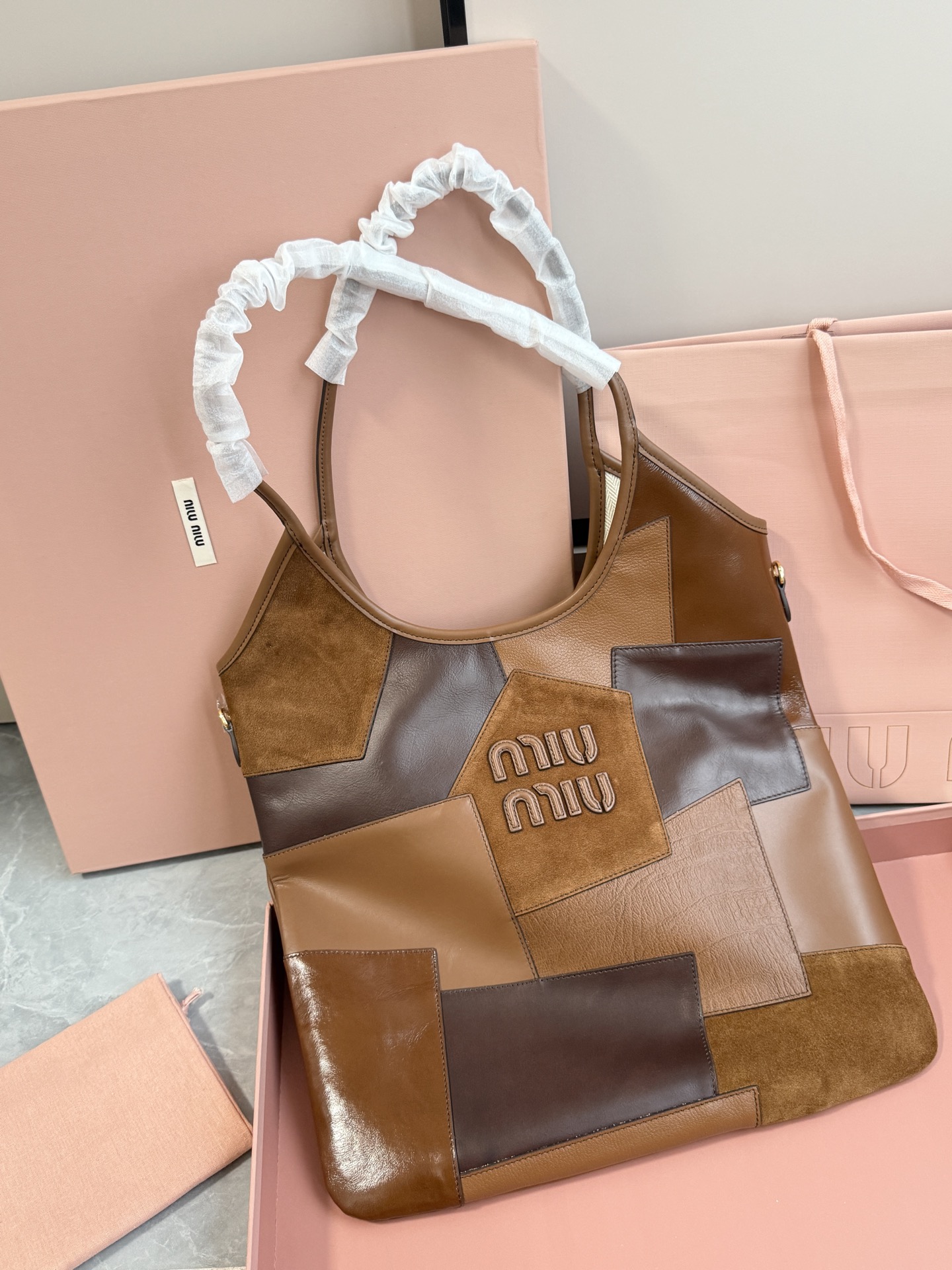 Miu Miu 升级版miu托特大号·拼接