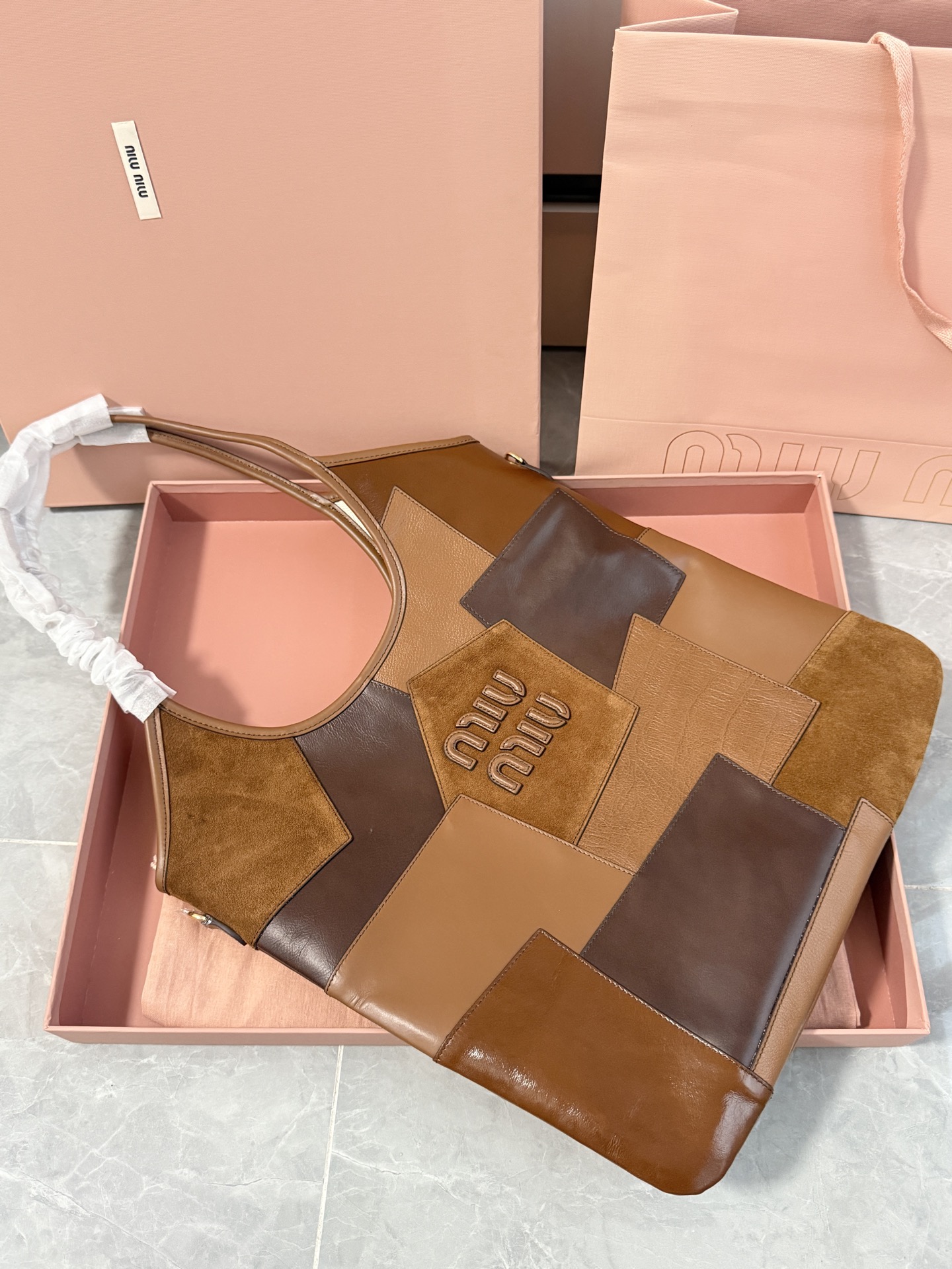 Miu Miu 升级版miu托特大号·拼接