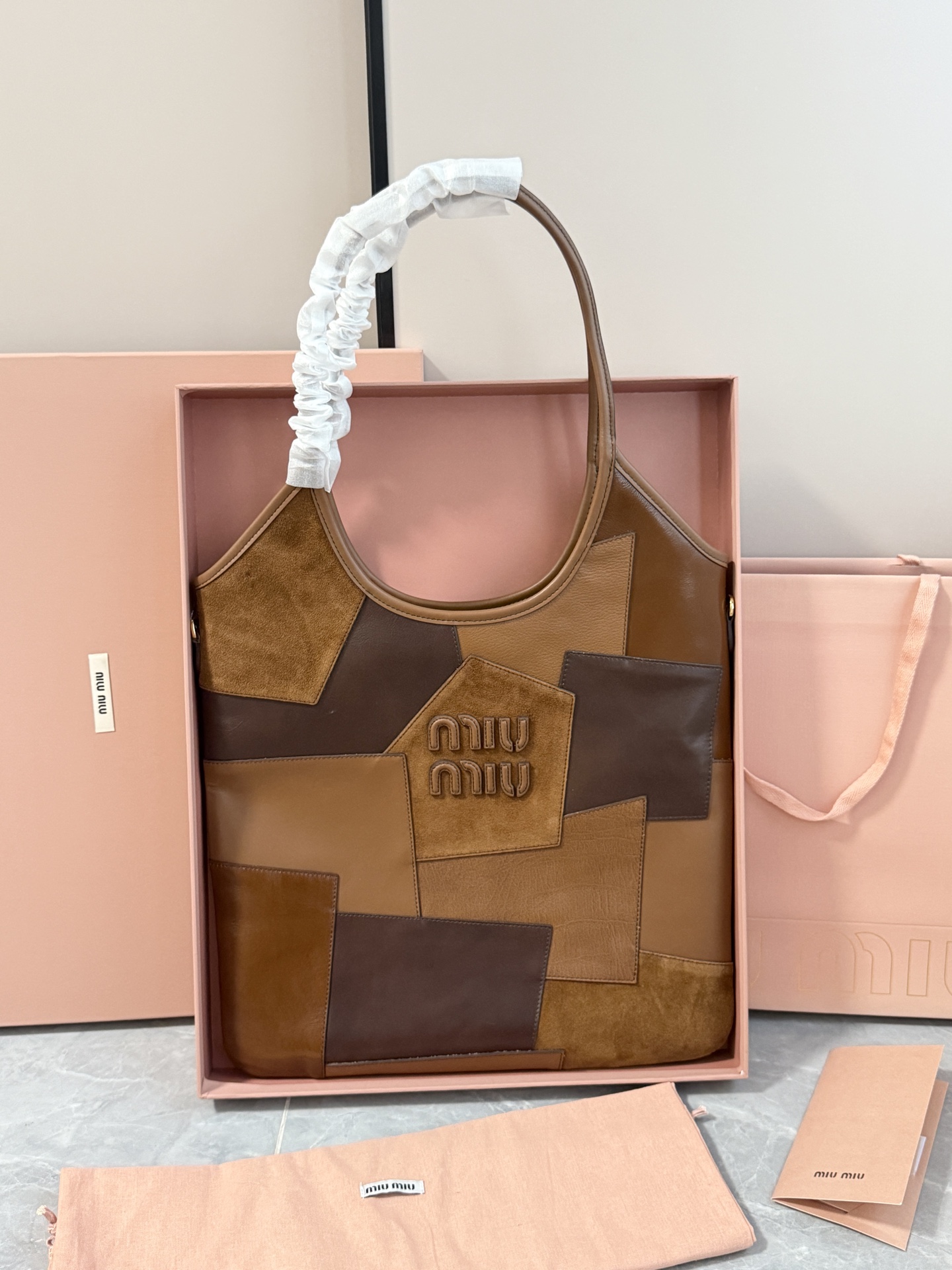 Miu Miu 升级版miu托特大号·拼接