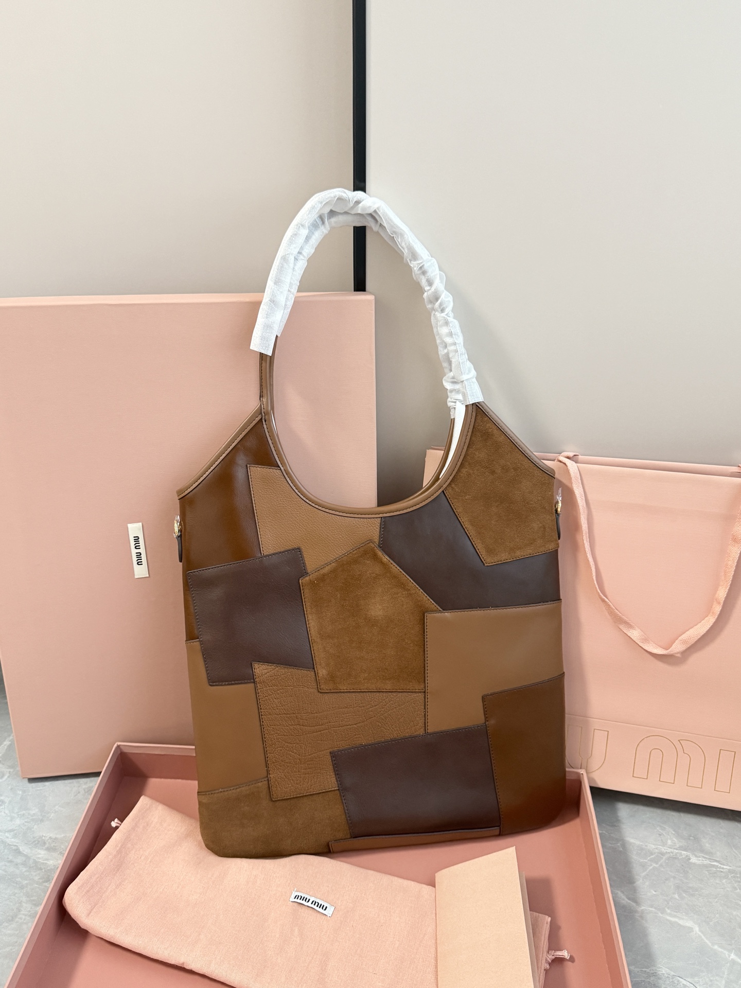 Miu Miu 升级版miu托特大号·拼接