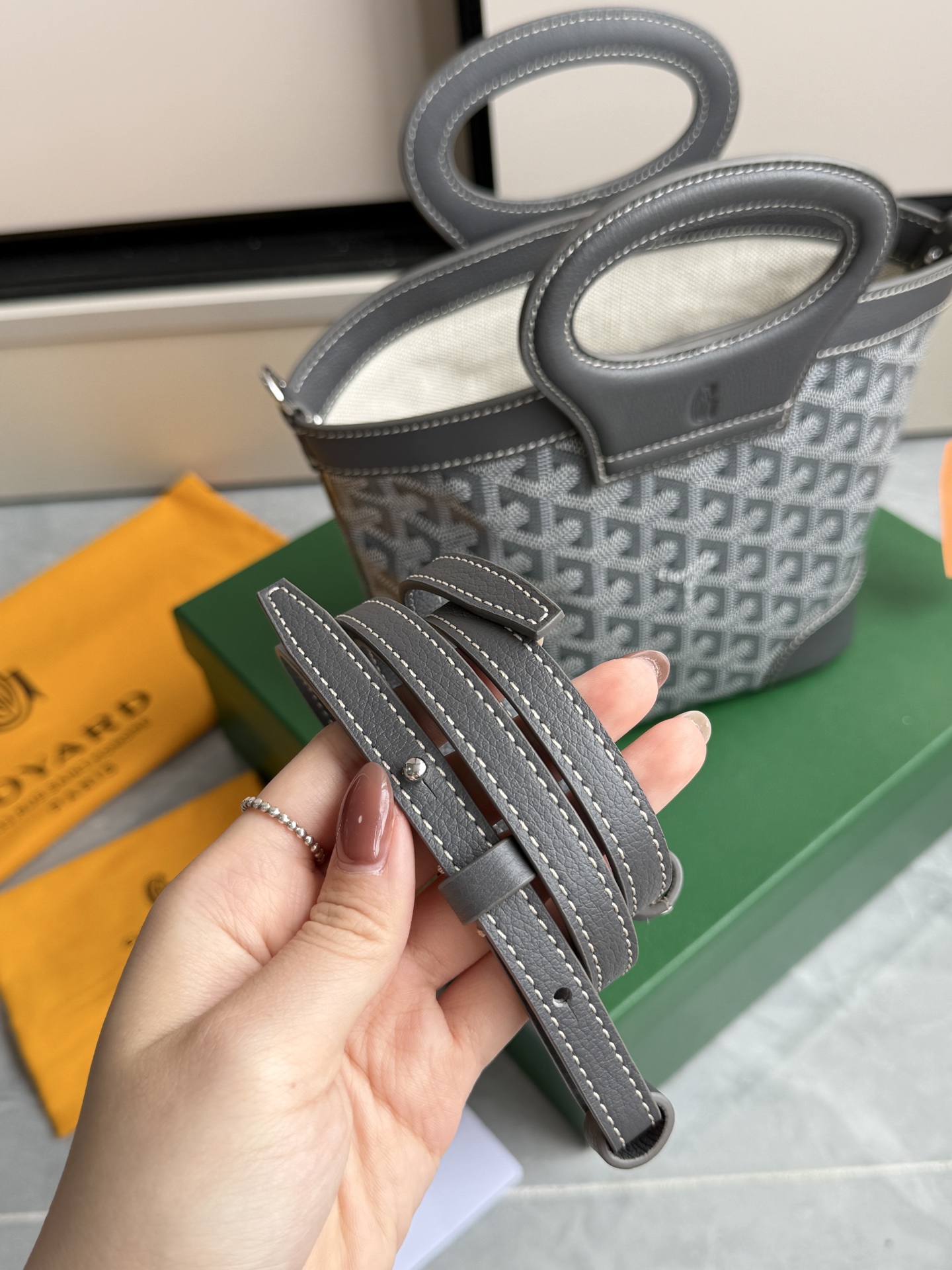 Goyard 戈雅菜篮子·灰色