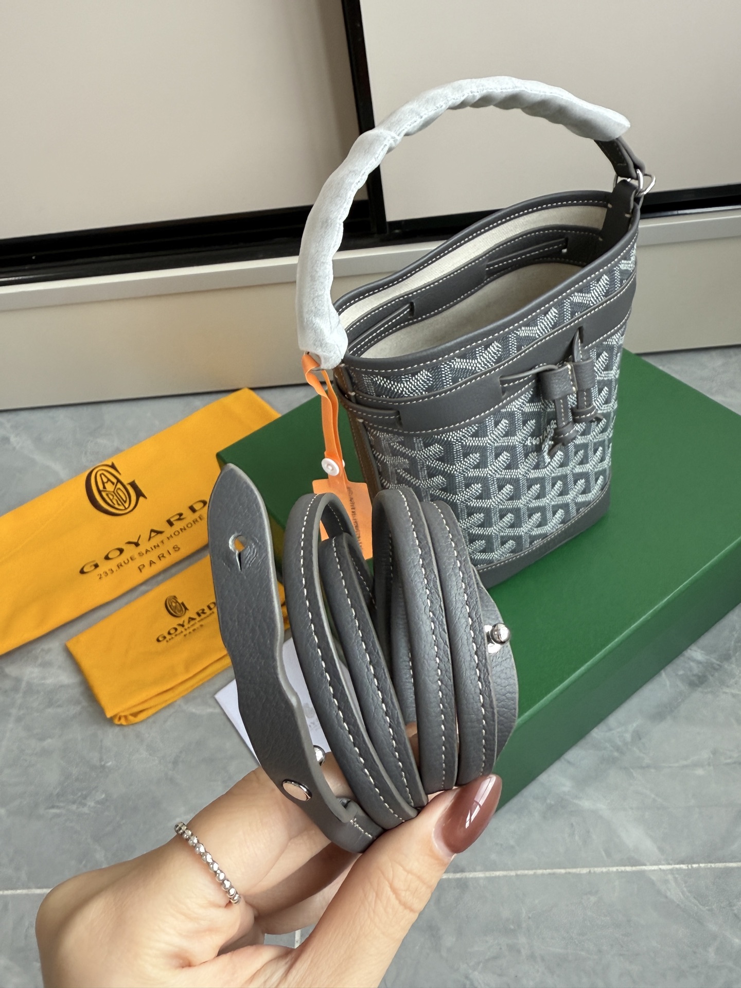 Goyard 戈雅迷你水桶·灰色