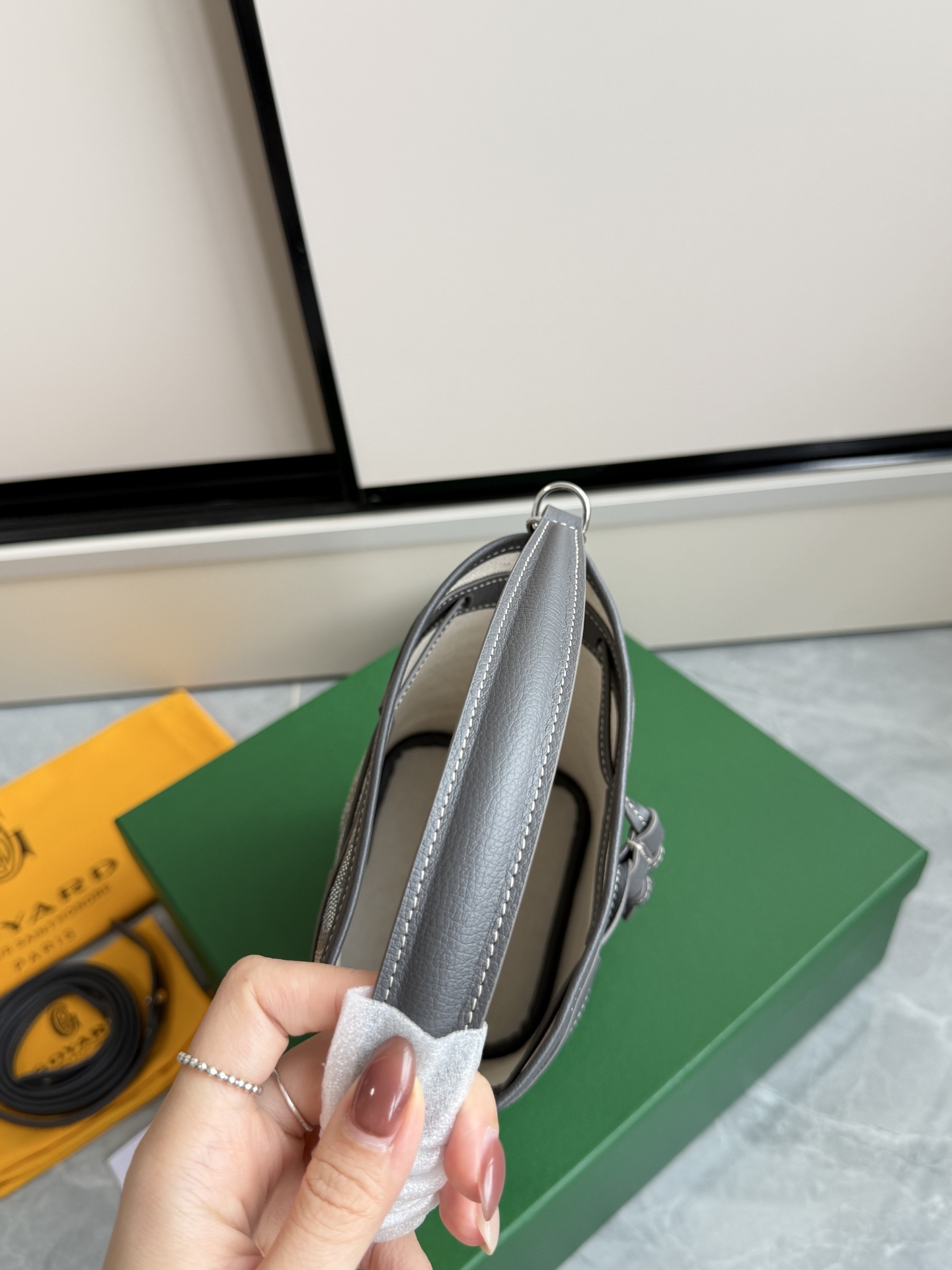 Goyard 戈雅迷你水桶·灰色