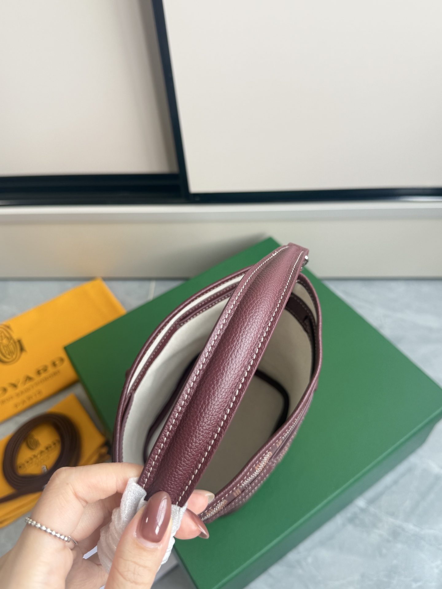 Goyard 戈雅迷你水桶·酒红色