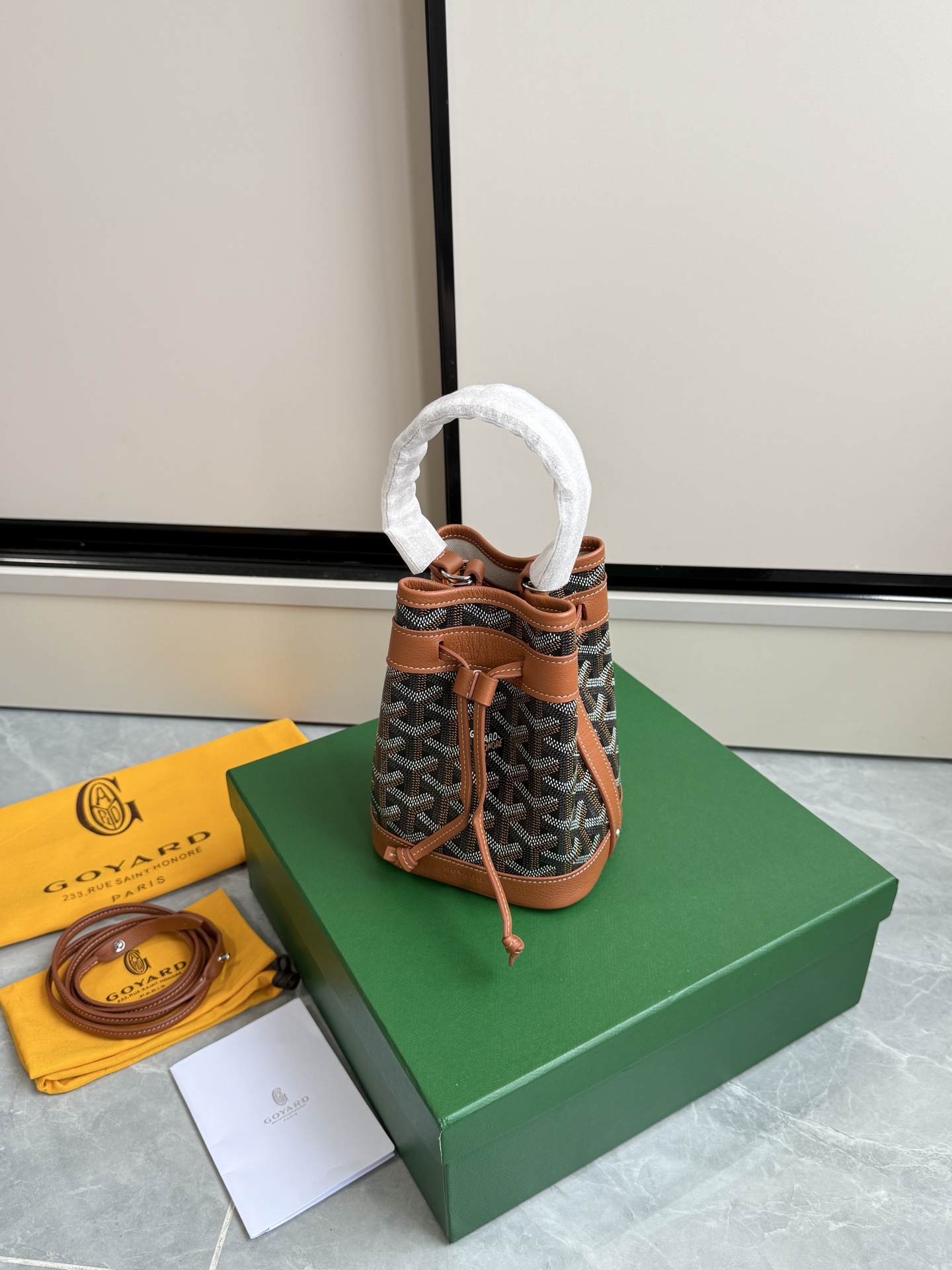 Goyard 戈雅迷你水桶·棕色
