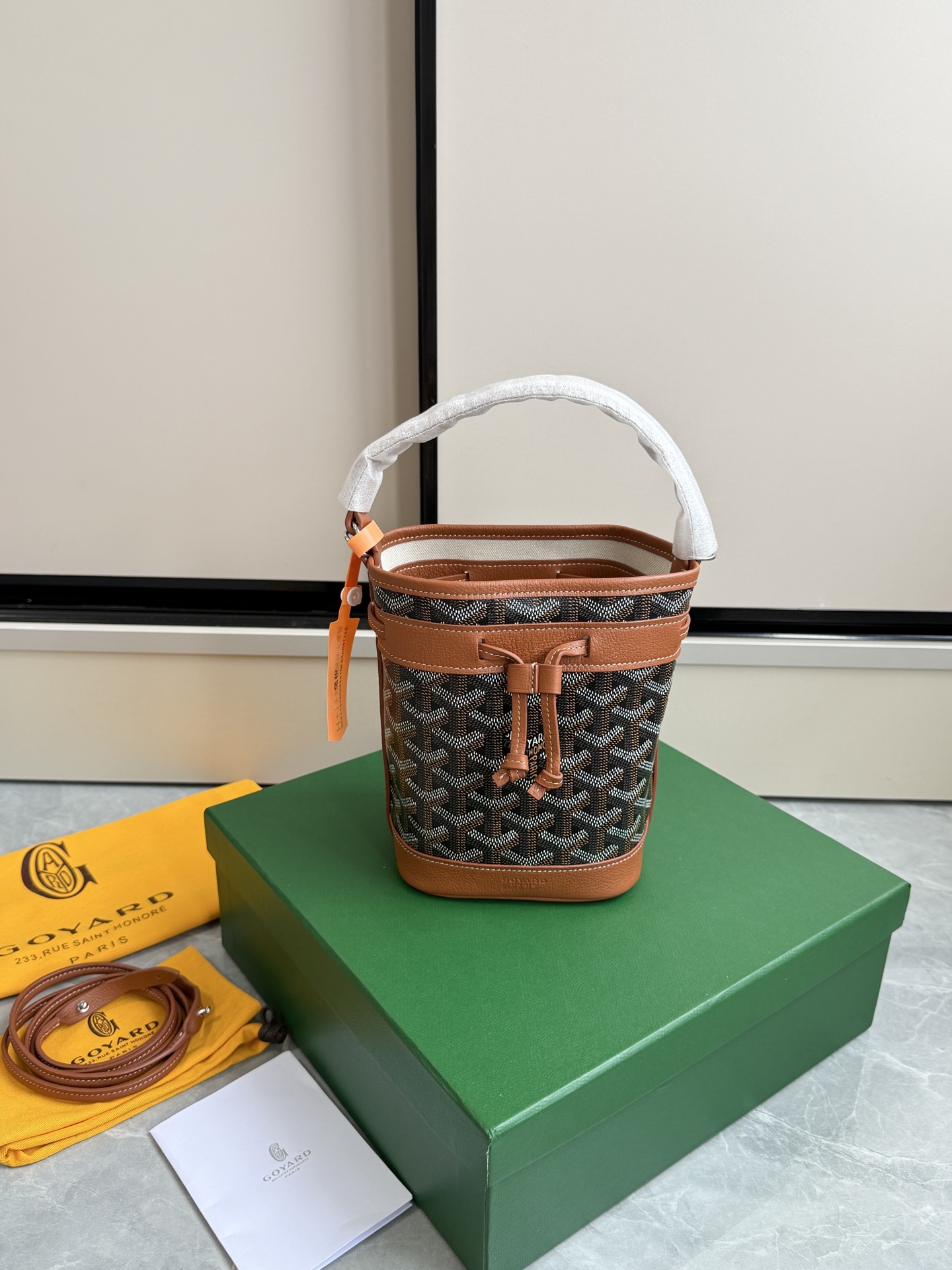 Goyard 戈雅迷你水桶·棕色