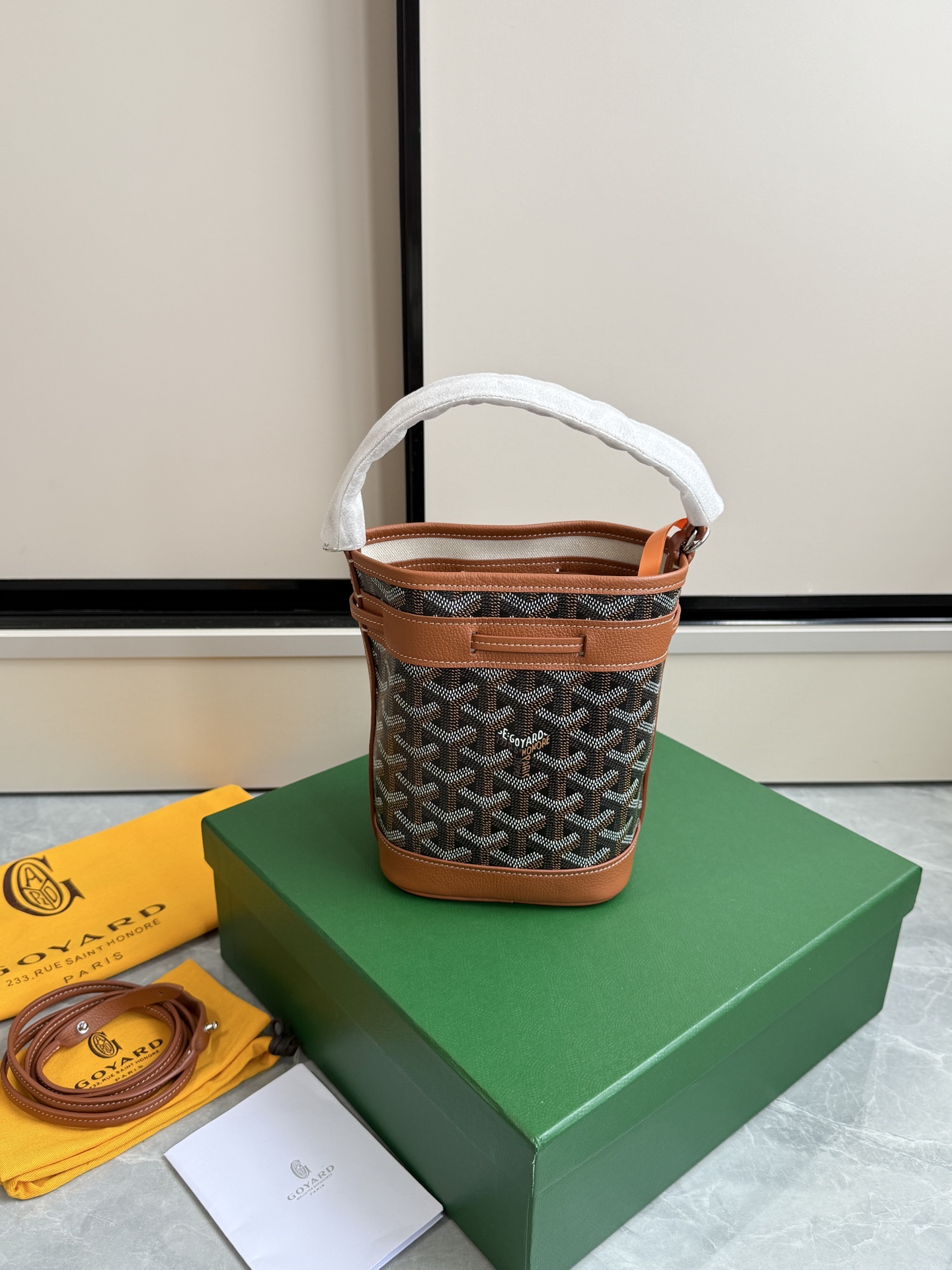 Goyard 戈雅迷你水桶·棕色