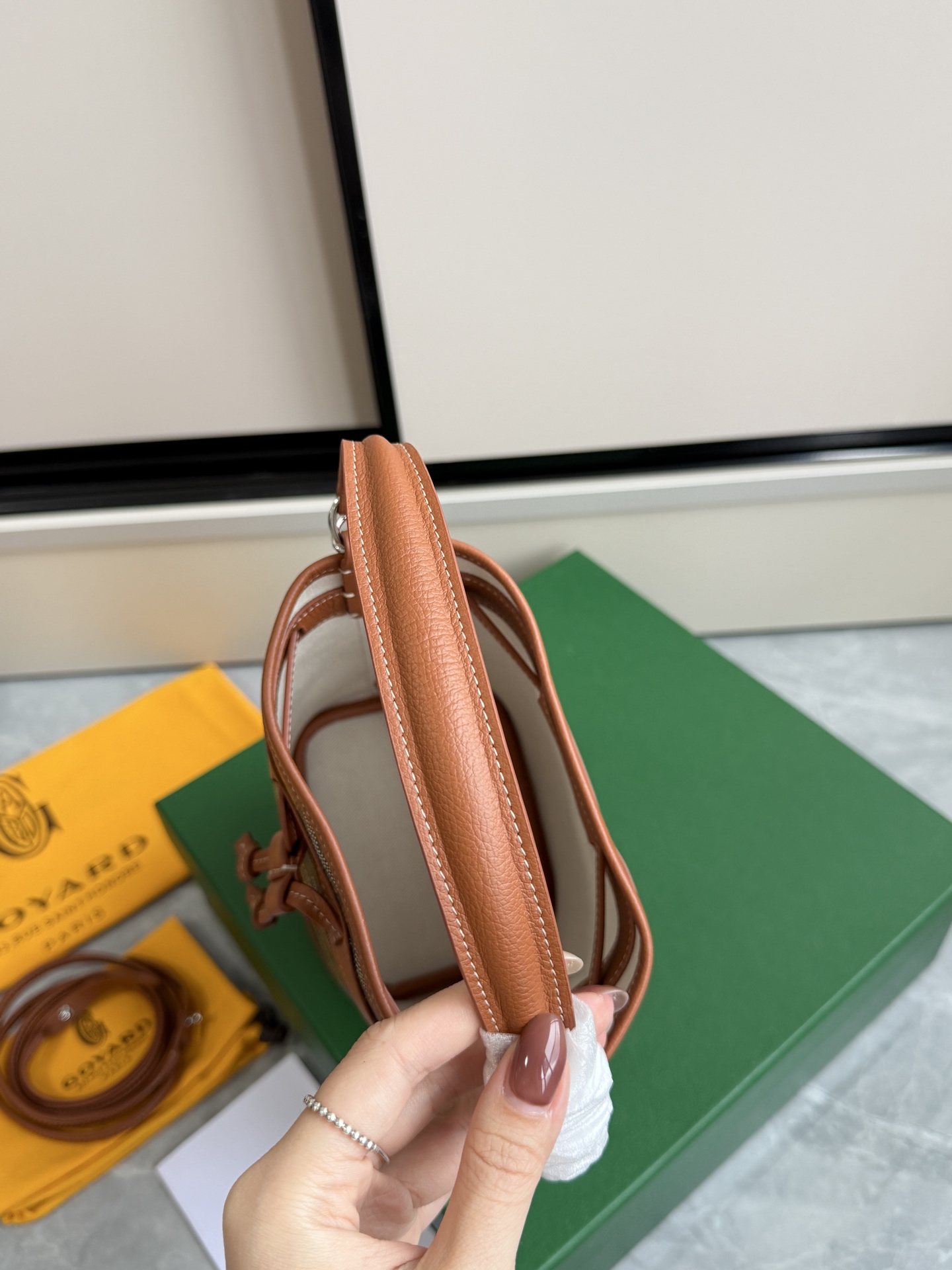 Goyard 戈雅迷你水桶·棕色