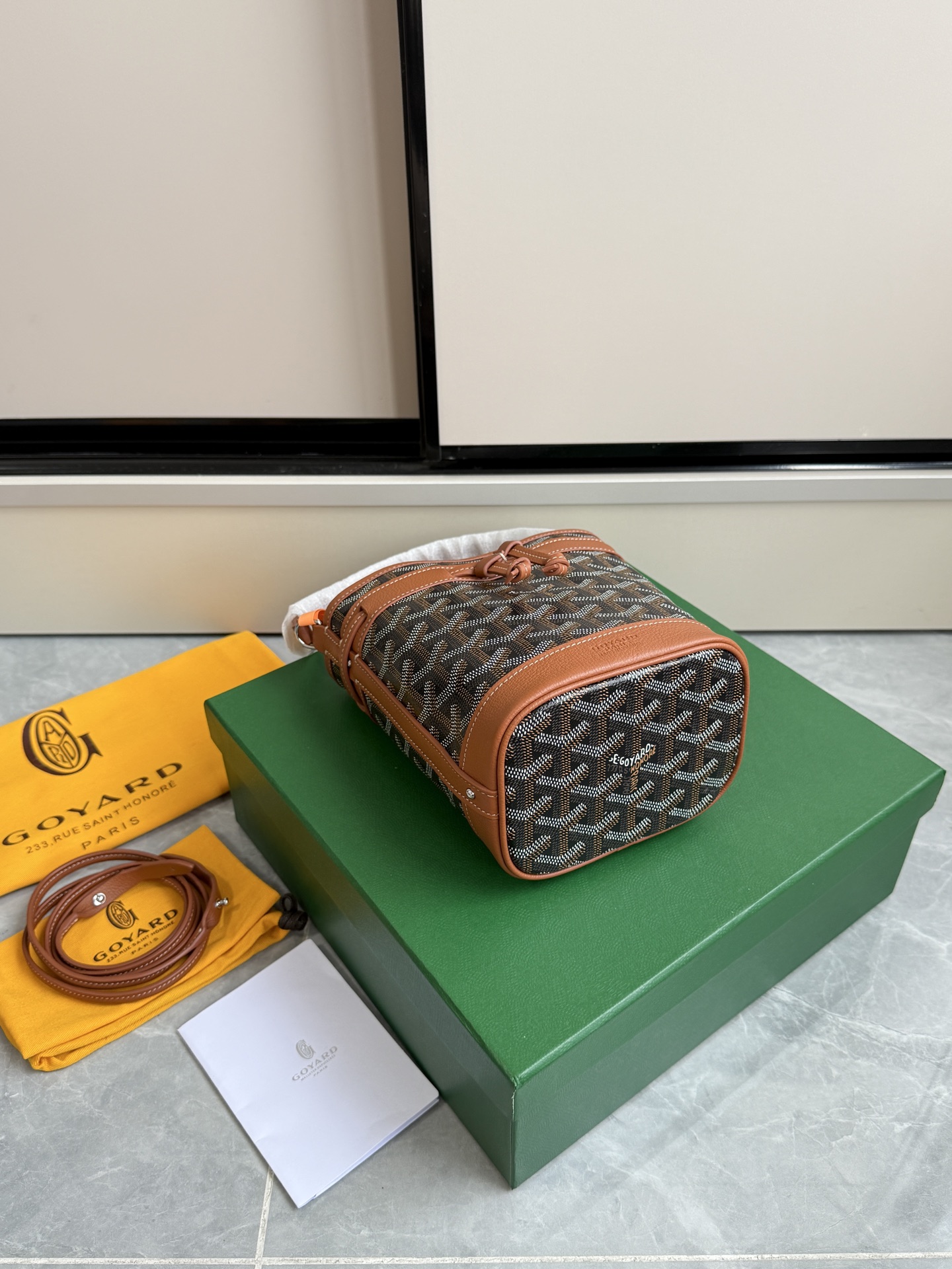 Goyard 戈雅迷你水桶·棕色