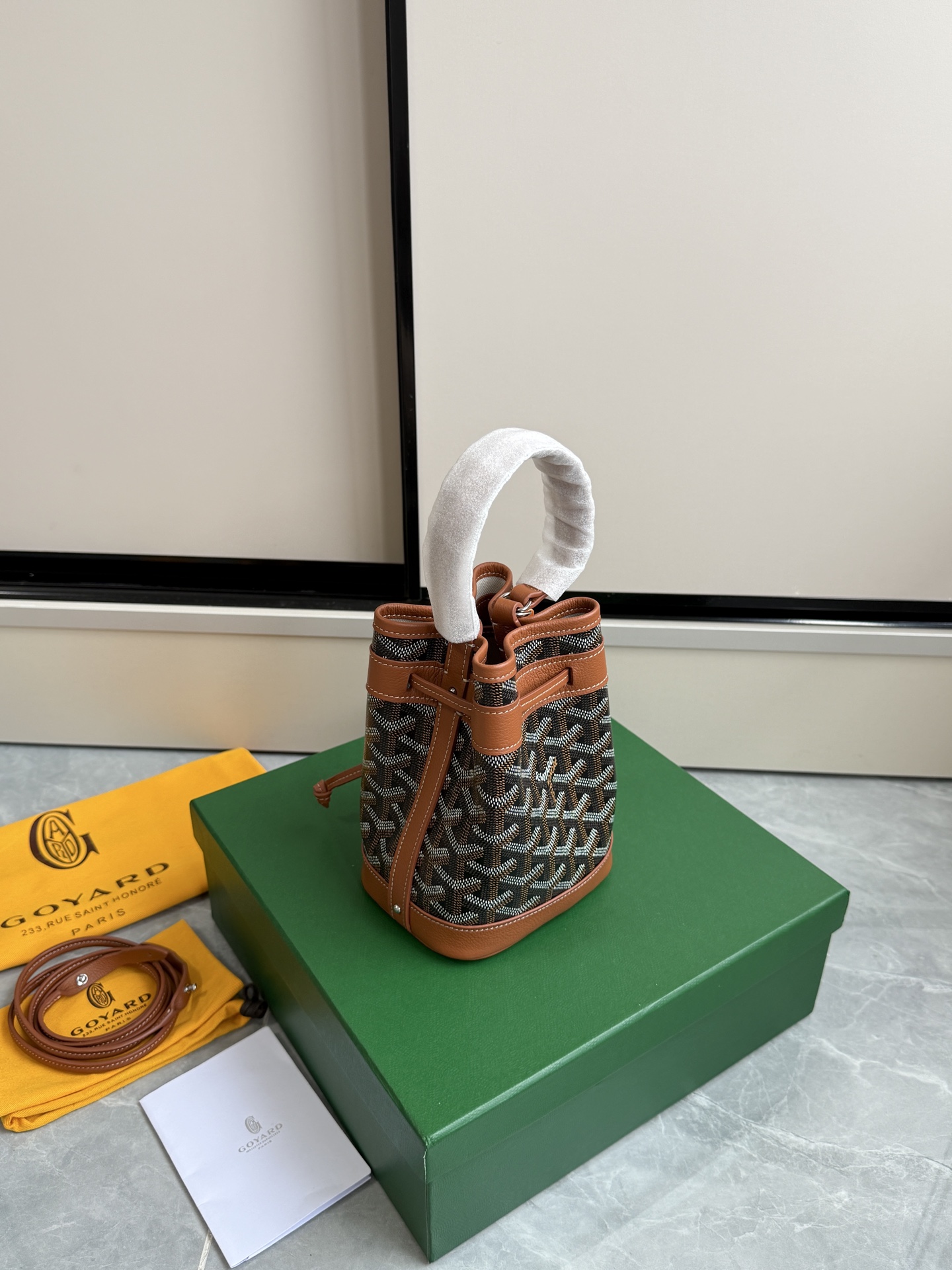 Goyard 戈雅迷你水桶·棕色
