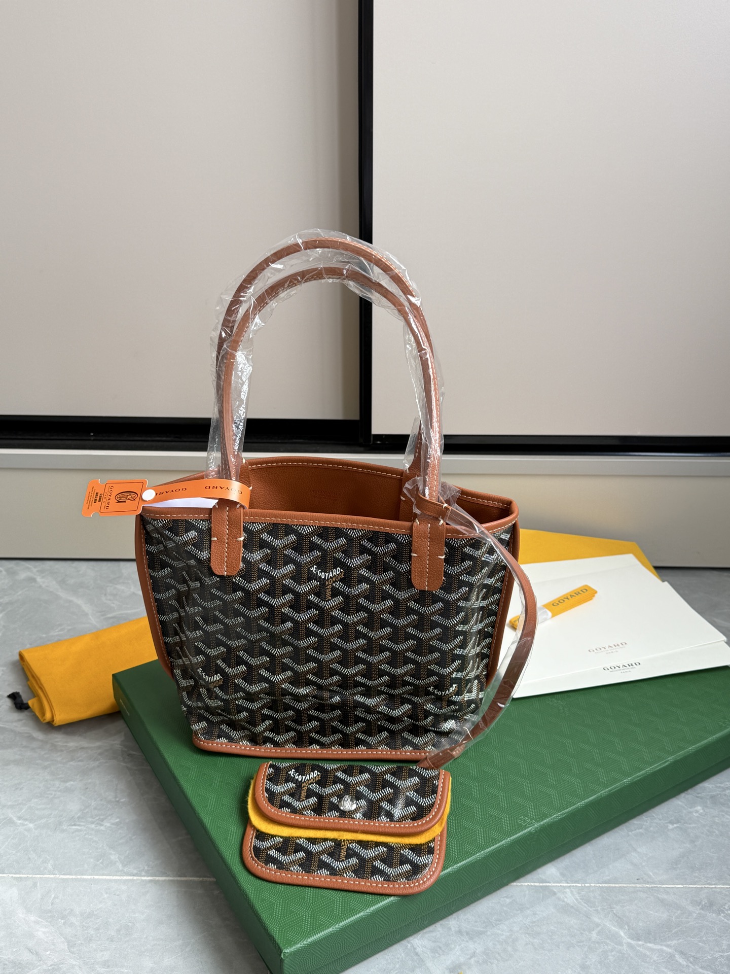 Gucci 狗牙购物袋·迷你·棕色