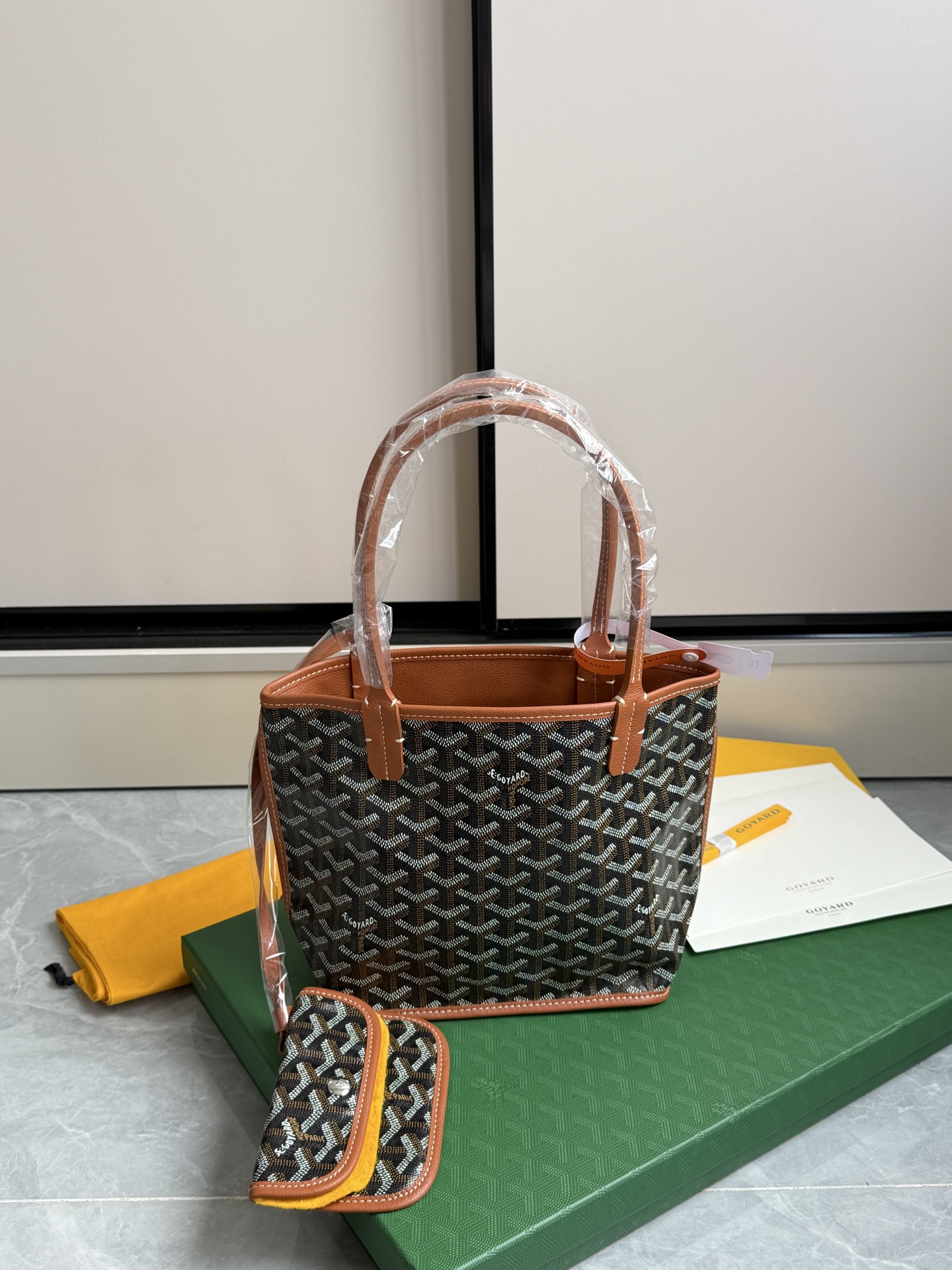 Gucci 狗牙购物袋·迷你·棕色