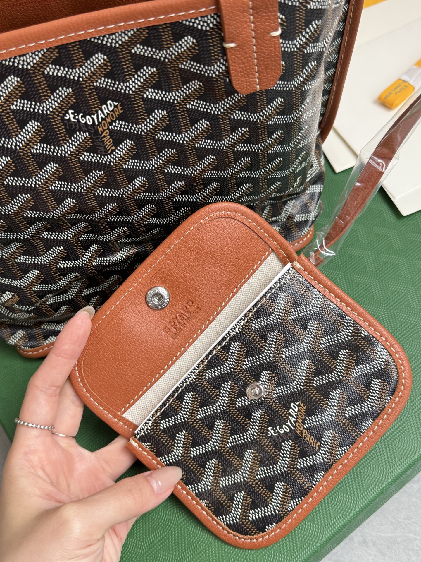 Gucci 狗牙购物袋·迷你·棕色
