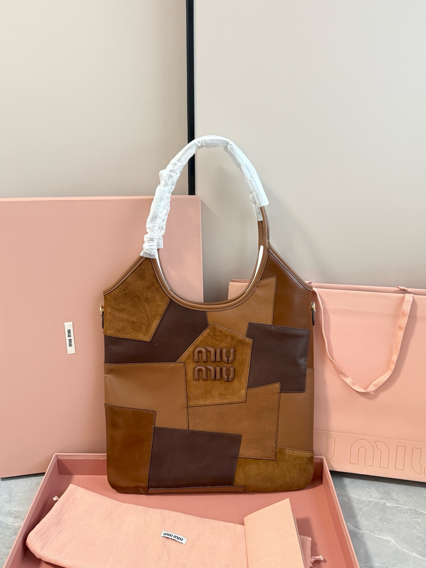 Miu Miu 升级版miu托特大号·拼接