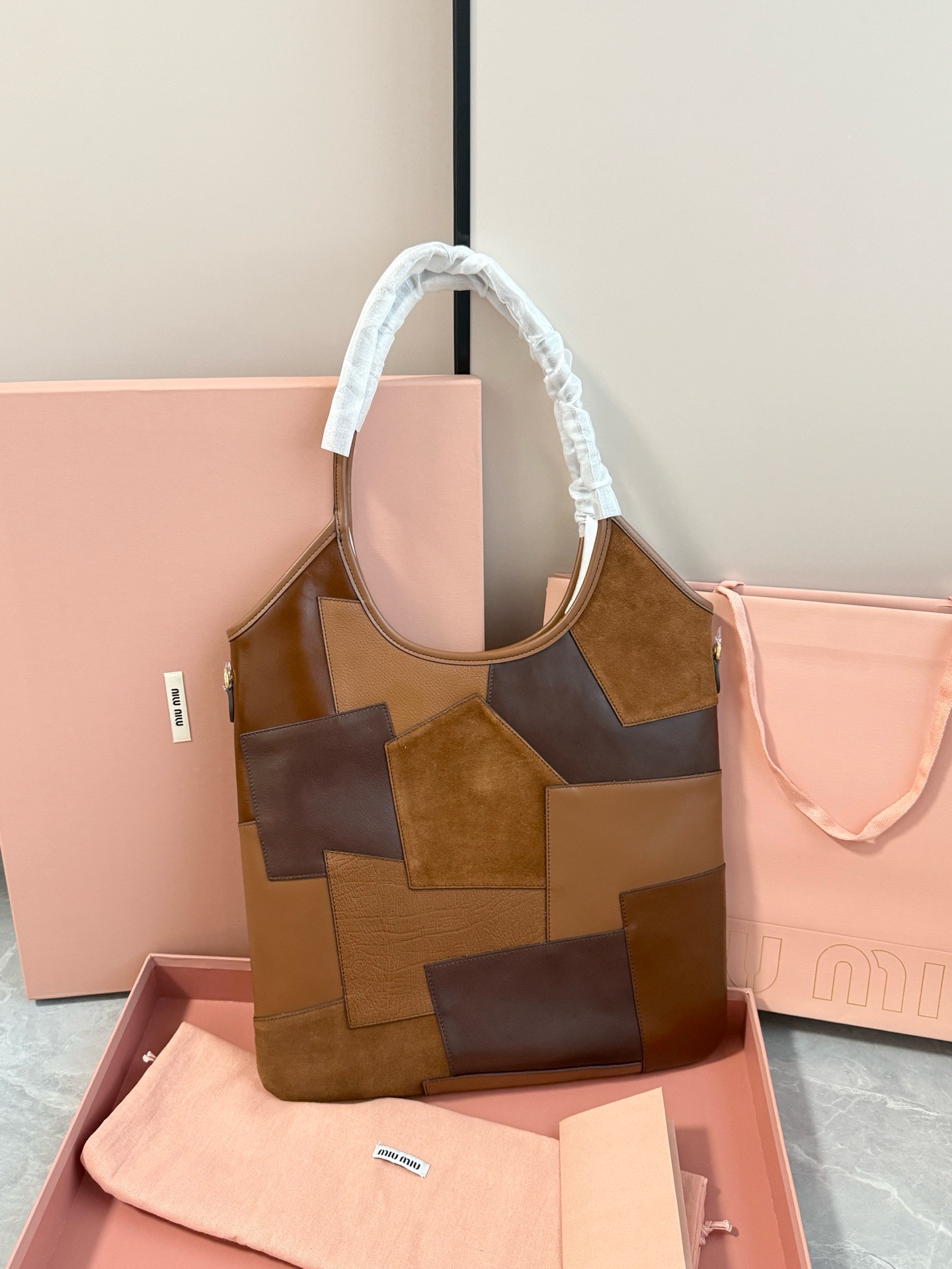 Miu Miu 升级版miu托特大号·拼接