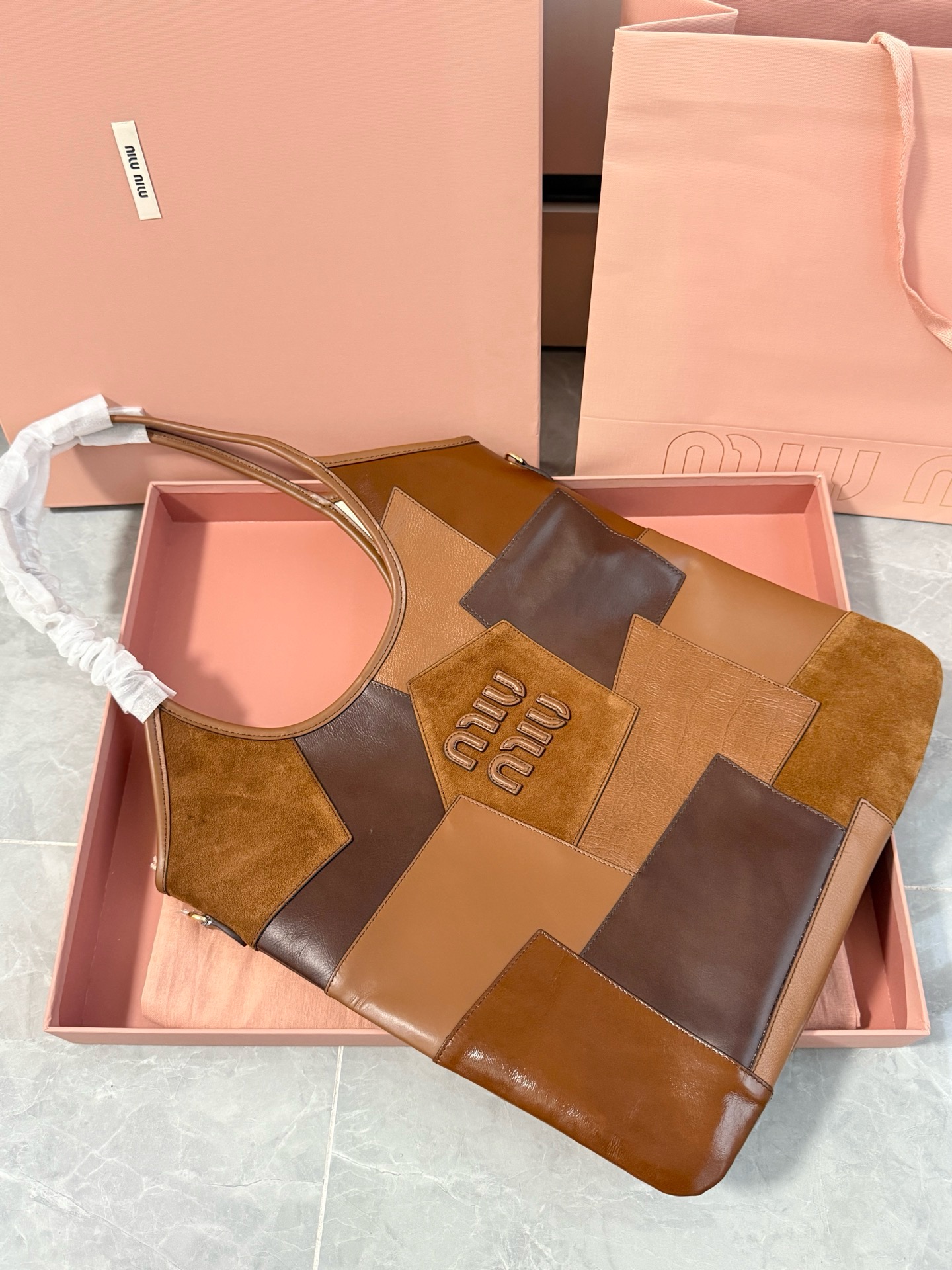 Miu Miu 升级版miu托特大号·拼接