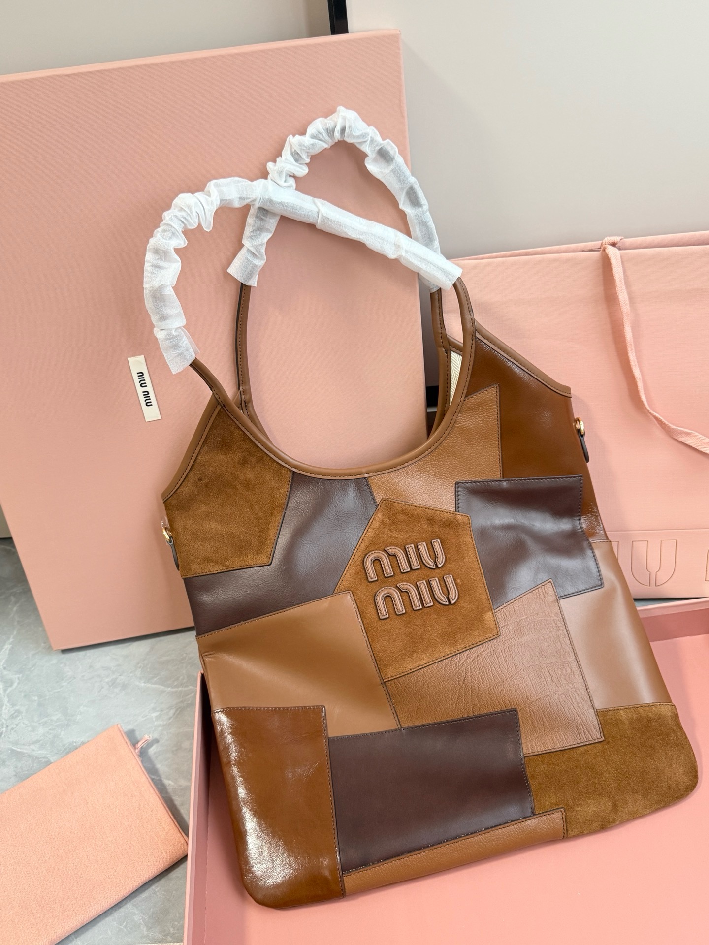 Miu Miu 升级版miu托特大号·拼接