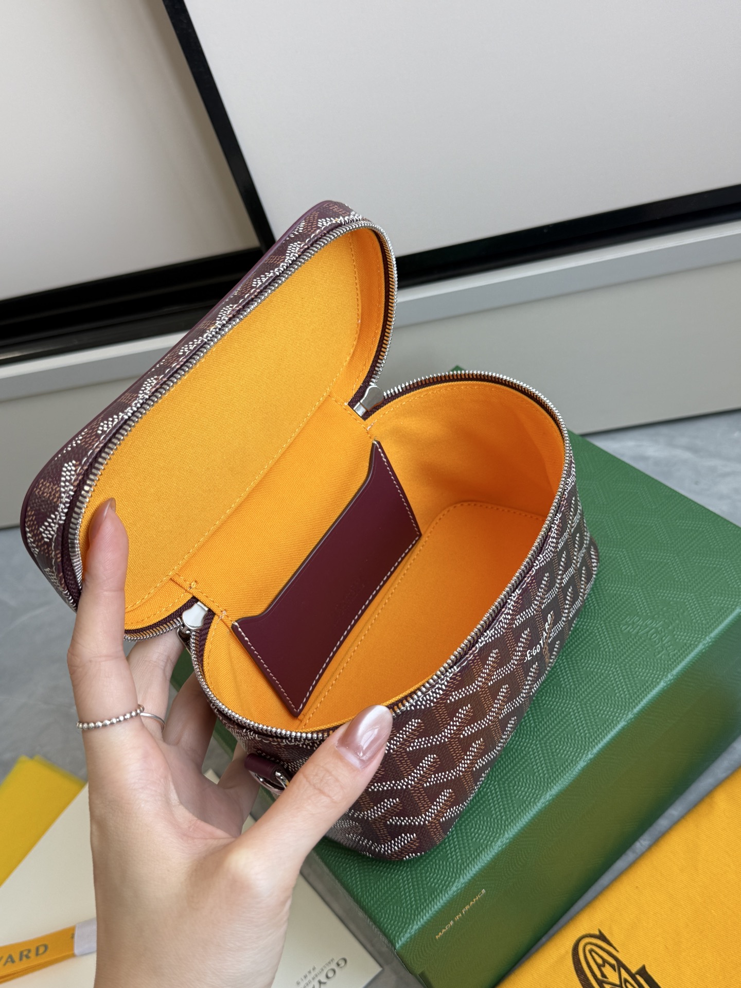 Gucci 升级版狗牙化妆包迷你·酒红