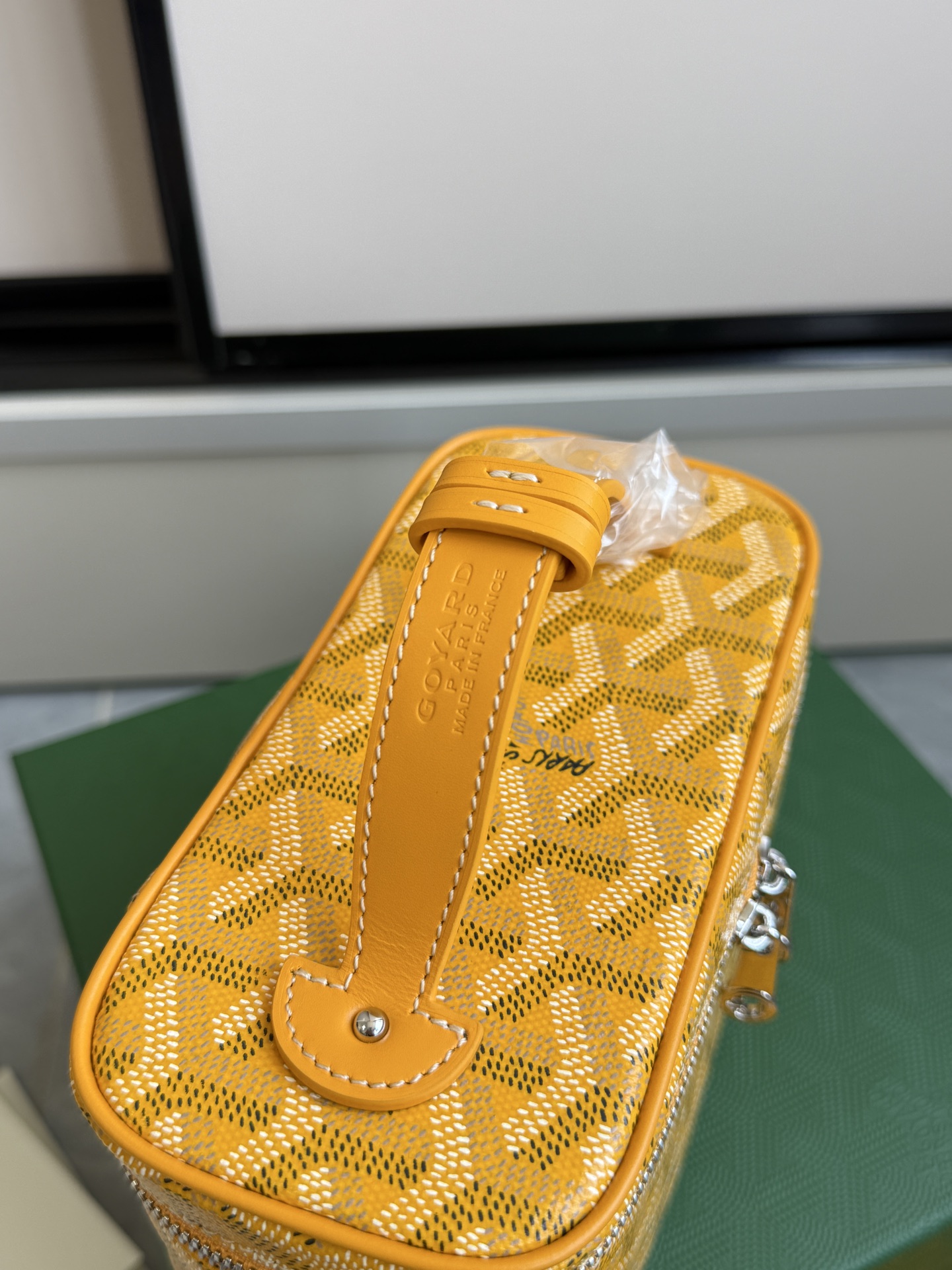 Hermès 升级版狗牙化妆包迷你·黄色