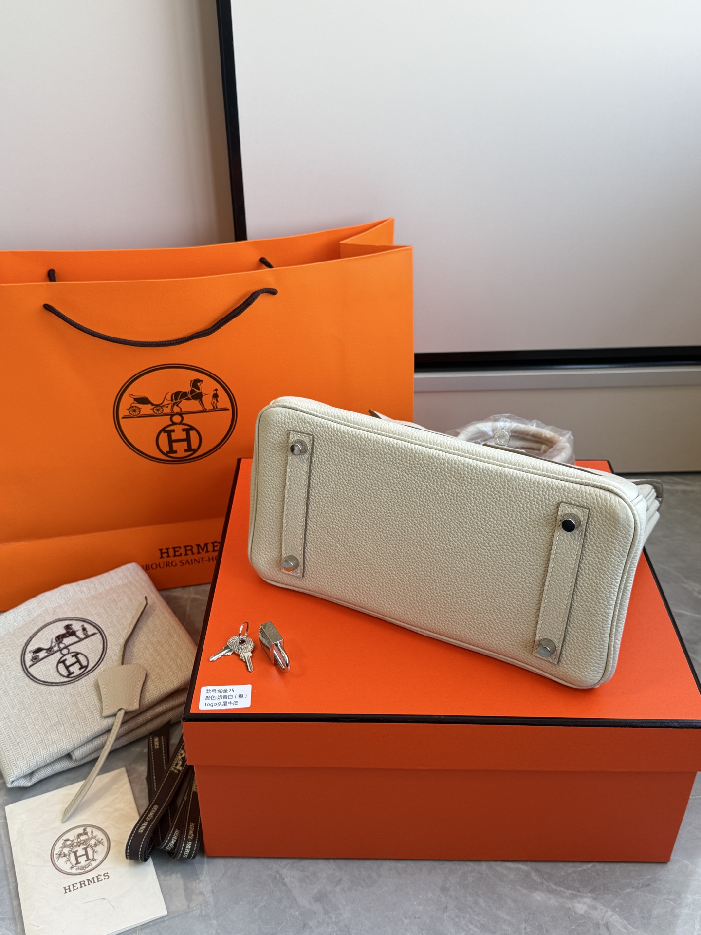 Hermès 铂金包·银扣奶昔白