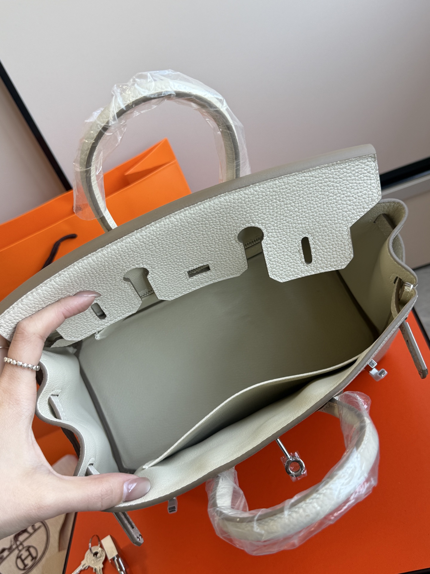 Hermès 铂金包·银扣奶昔白