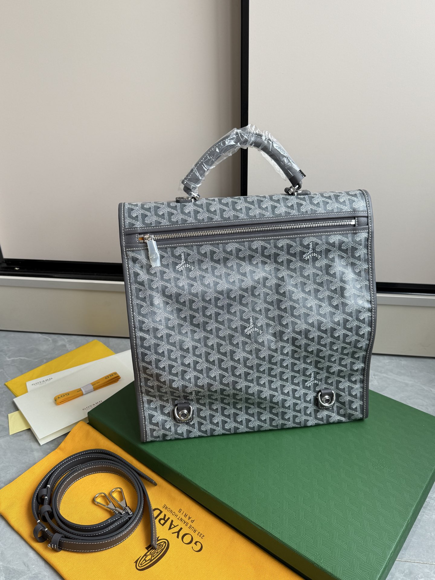 Gucci 升级版折叠大背包·灰色