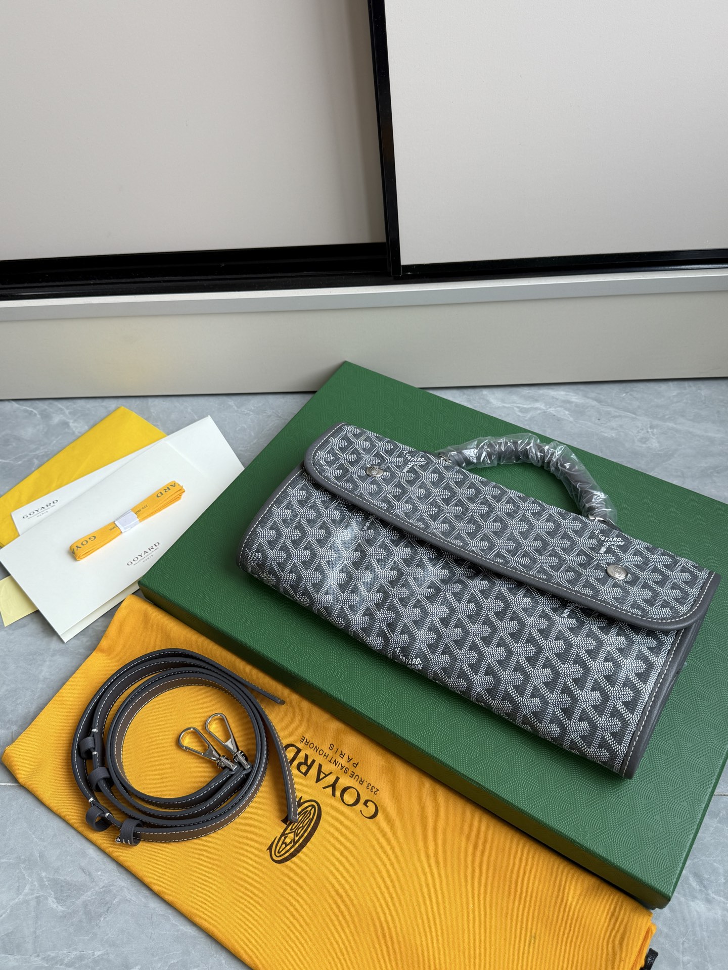 Gucci 升级版折叠大背包·灰色