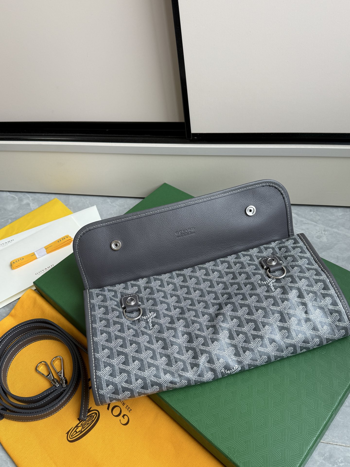 Gucci 升级版折叠大背包·灰色