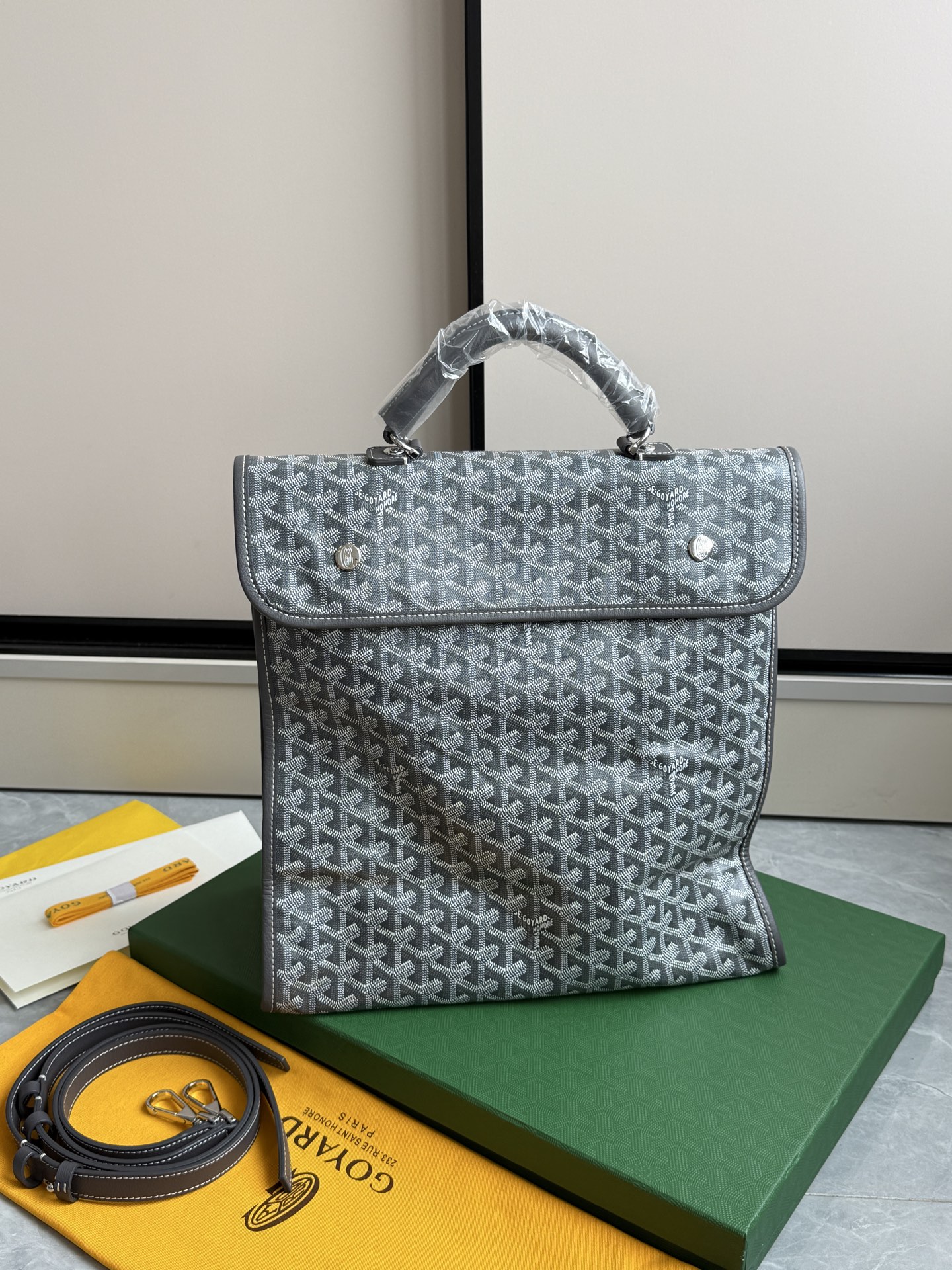 Gucci 升级版折叠大背包·灰色