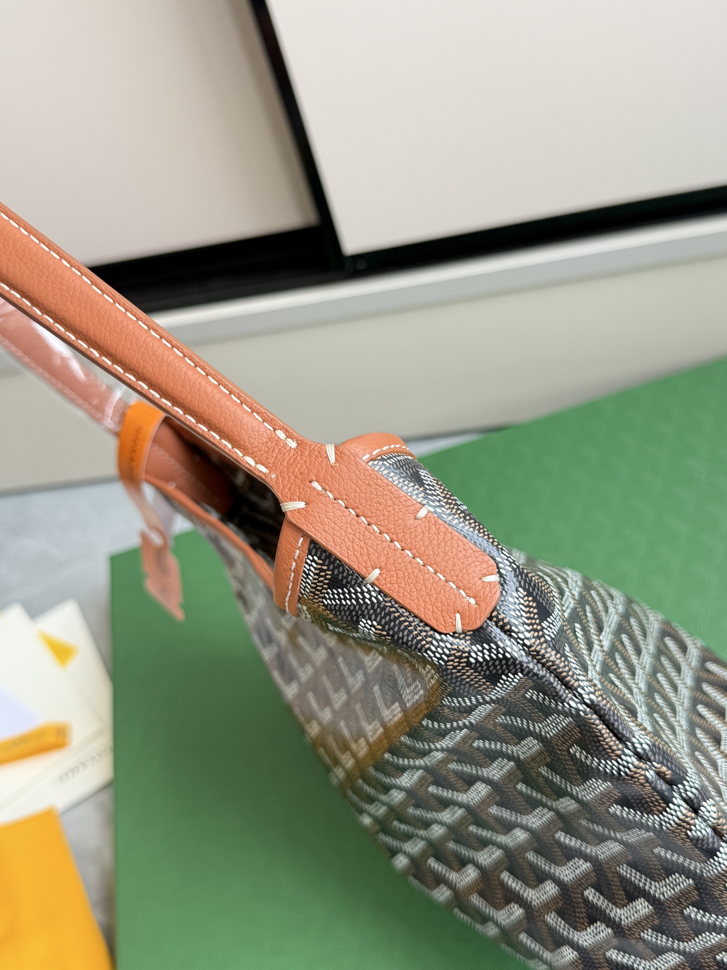 Goyard 升级版狗牙hobo迷你·棕色