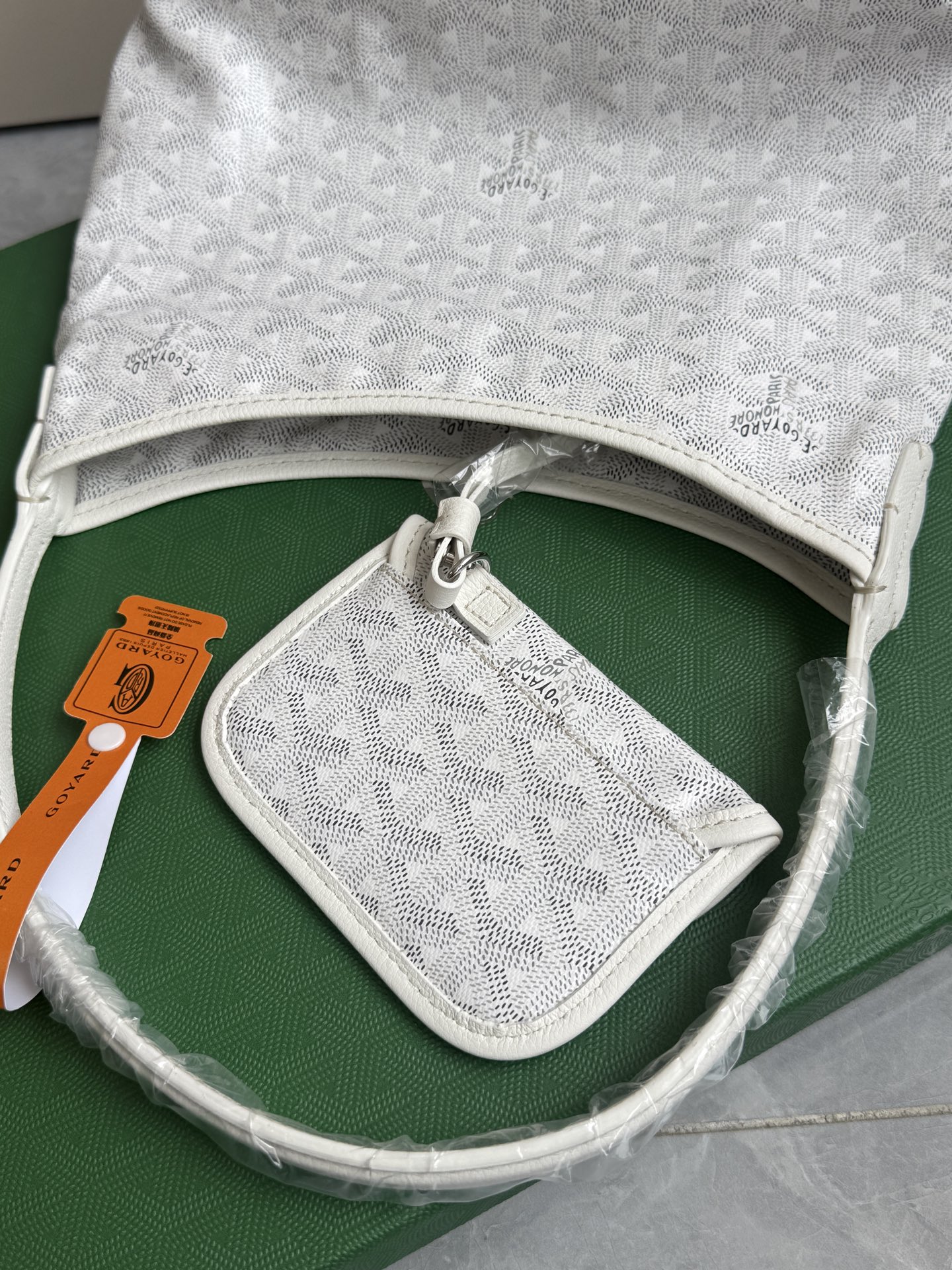 Coach 升级版狗牙hobo迷你·白色